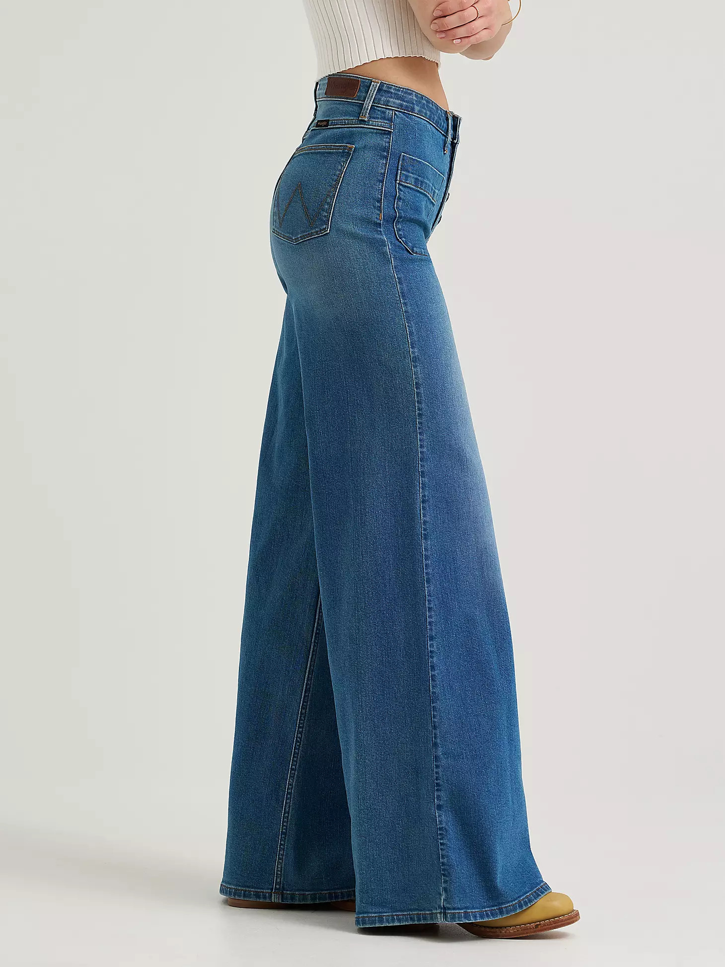 Women's Patch Pocket Wide Leg Jean | Wrangler
