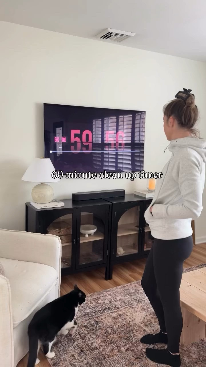 I was 30 seconds late… what else is new 😅
but I made it to yoga! 

@jhonnycurran inspired this, and honestly… the timed sets had me way more focused and I actually got so much more done because I knew the clock was ticking.

might be my new thing 
#momlife