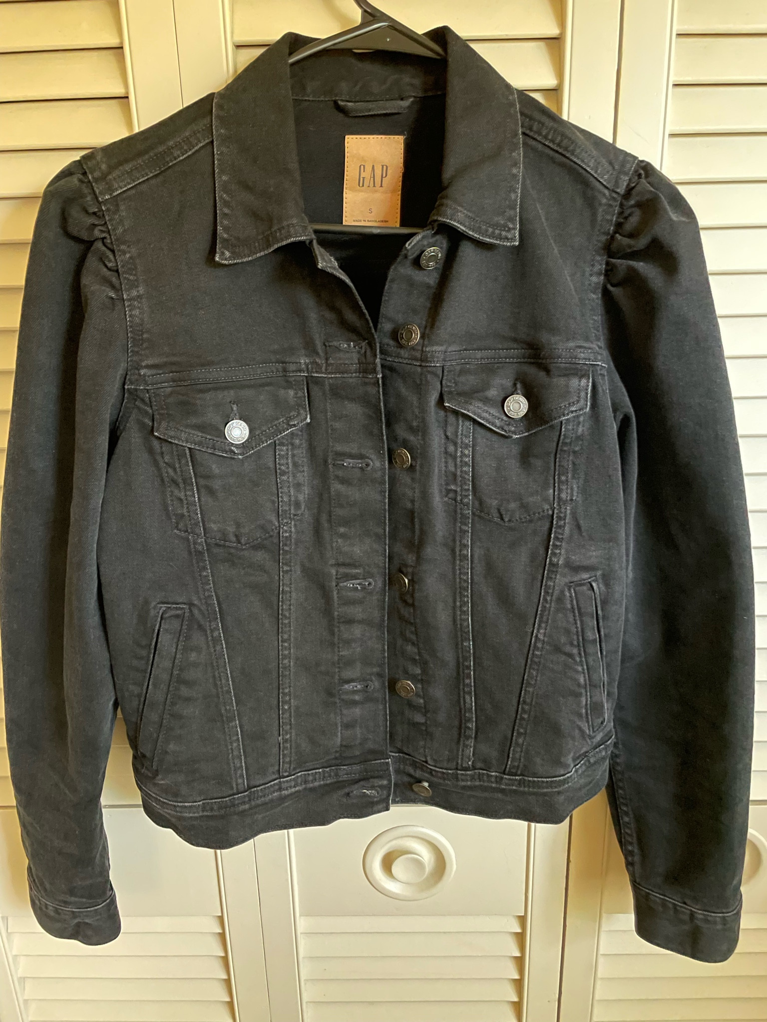 Black Friday door buster is 60% off, so under $37! A fun twist on the classic Jean jacket with a puff sleeve detail. I have the black and denim color! Size small so, go up one size 

Jean jacket, Christmas, thanksgiving, thanksgiving dress, gift, thanksgiving outfit, tie front shirt, family photos, cyber week, Black Friday, Black Friday finds, Amazon, Amazon holiday, coastal mirror, coastal home decor, holiday

 

#LTKGiftGuide #LTKHoliday #LTKSaleAlert