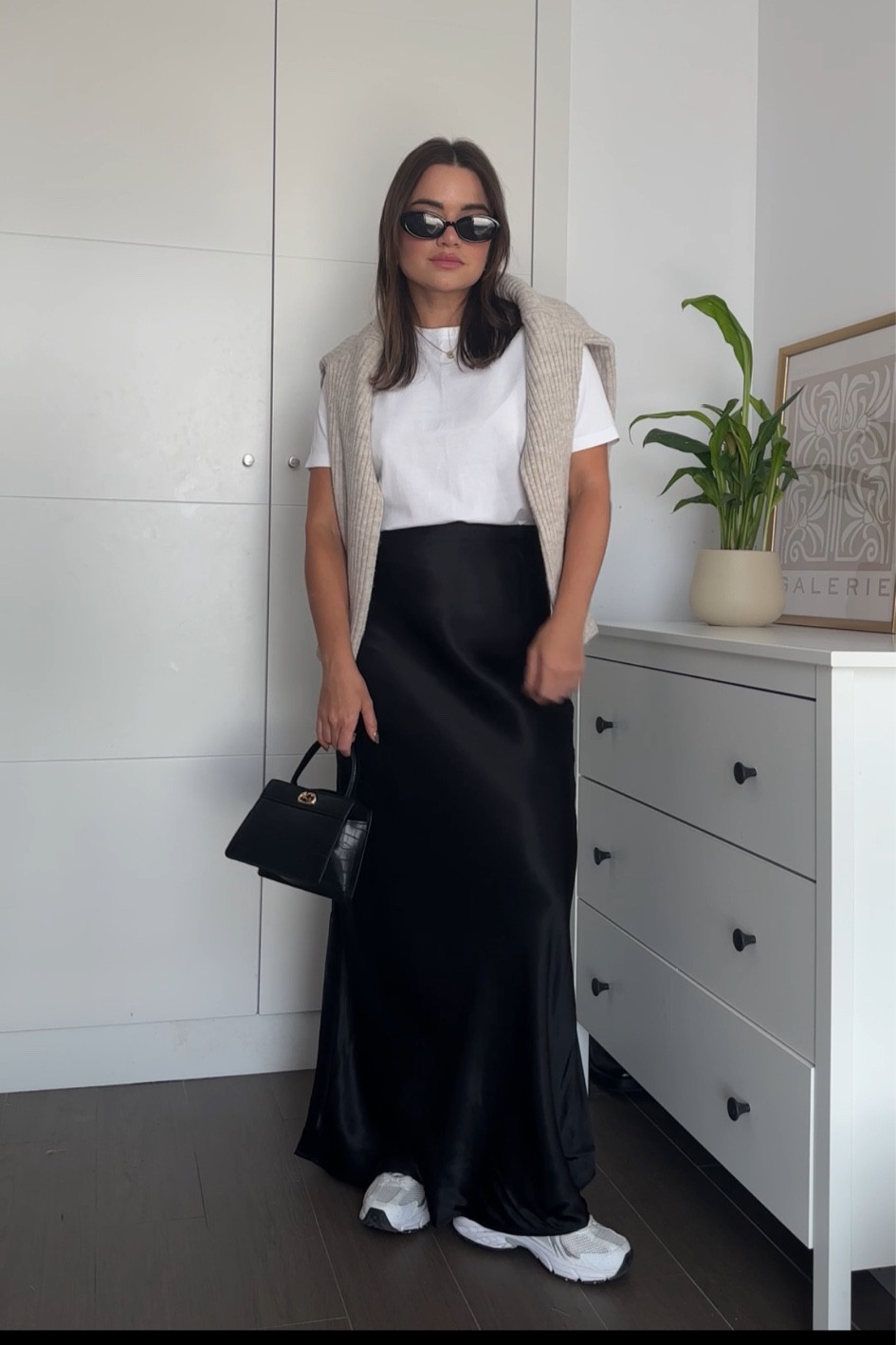 Look falda satinada 

#LTKstyletip #LTKeurope