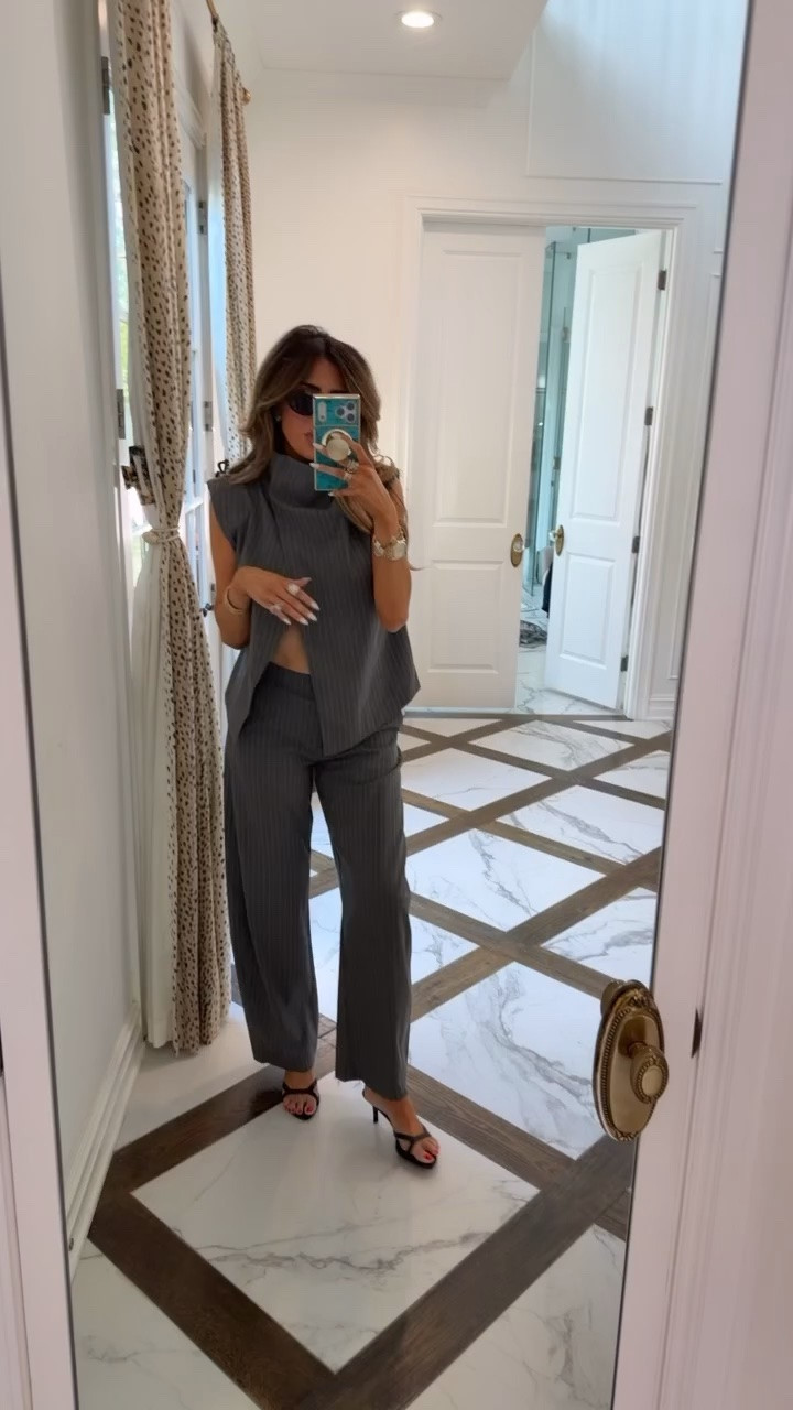 Sell out risk!!! Both pieces are currently 20% off! I’ll look out for re-stock! Wearing an XS top and a US 4 in pants! 

H&M fashion, Matching sets, Business casual workwear, Early fall outfits, Fall outfits women, Autumn outfits, Teacher outfits, Gemme Beauty, Emily Gemma

#LTKSeasonal #LTKWorkwear #LTKootd