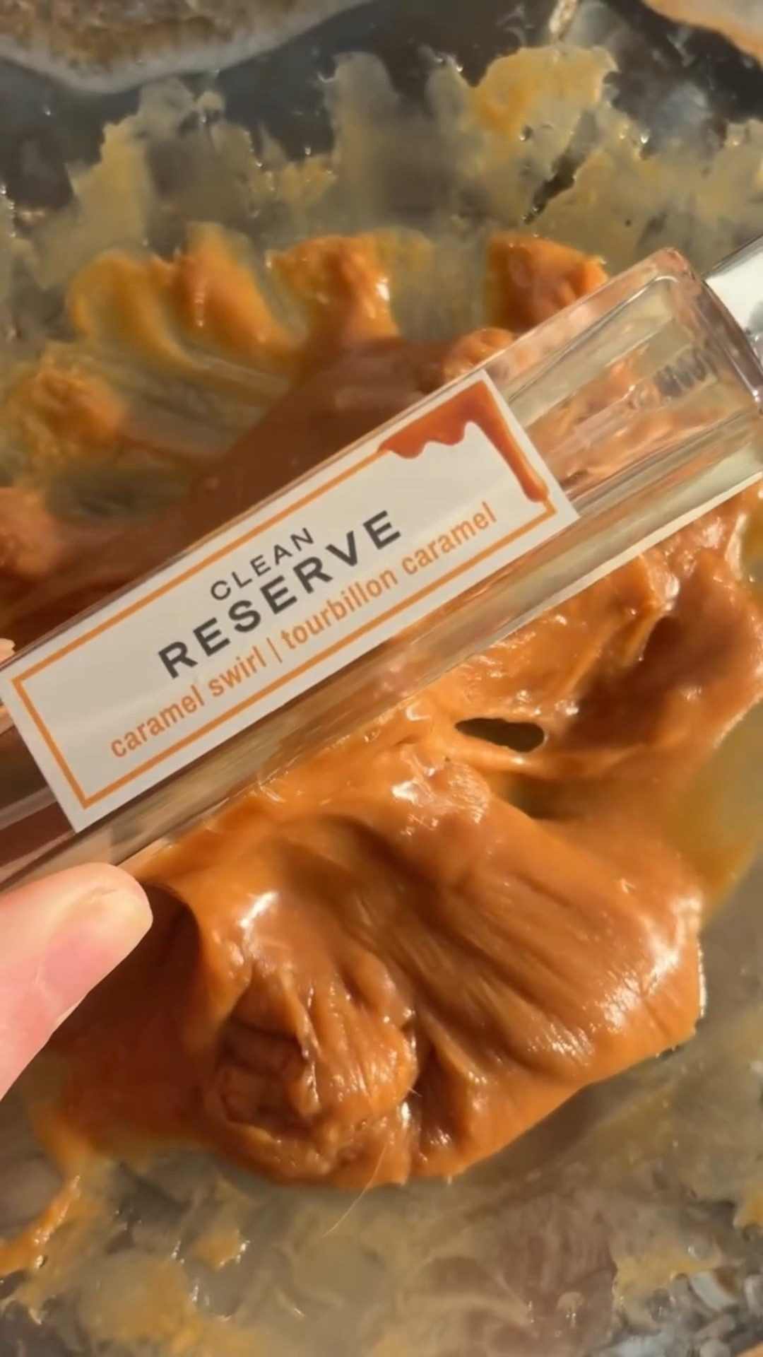 keeping things sweet with @cleanreserveperfume caramel swirl 🌀

top notes: Caramelized Coconut, Lemon, Italian Tangerine�
mid notes: Mango Nectar, Orange Blossom, Strawberry Blossom, Hibiscus
dry notes: White Chocolate, Whipped Cream, Cloud Musk, Sandalwood

#cleanbeauty #cleanfragrance #scentoftheday #caramel #cleanperfume

#LTKgrwm #LTKBeauty #LTKselfcare
