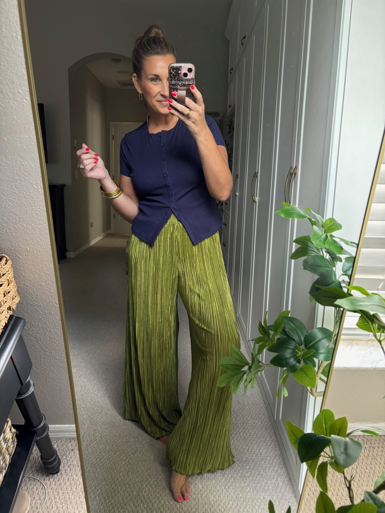 Such a fun teacher outfit for back to school! 🍎📚 Love the color combo and these flowy pleated pants! 💚💙

Fall outfit, teacher outfit, Amazon outfit, fall fashion

#LTKootd #LTKSeasonal #LTKSaleAlert