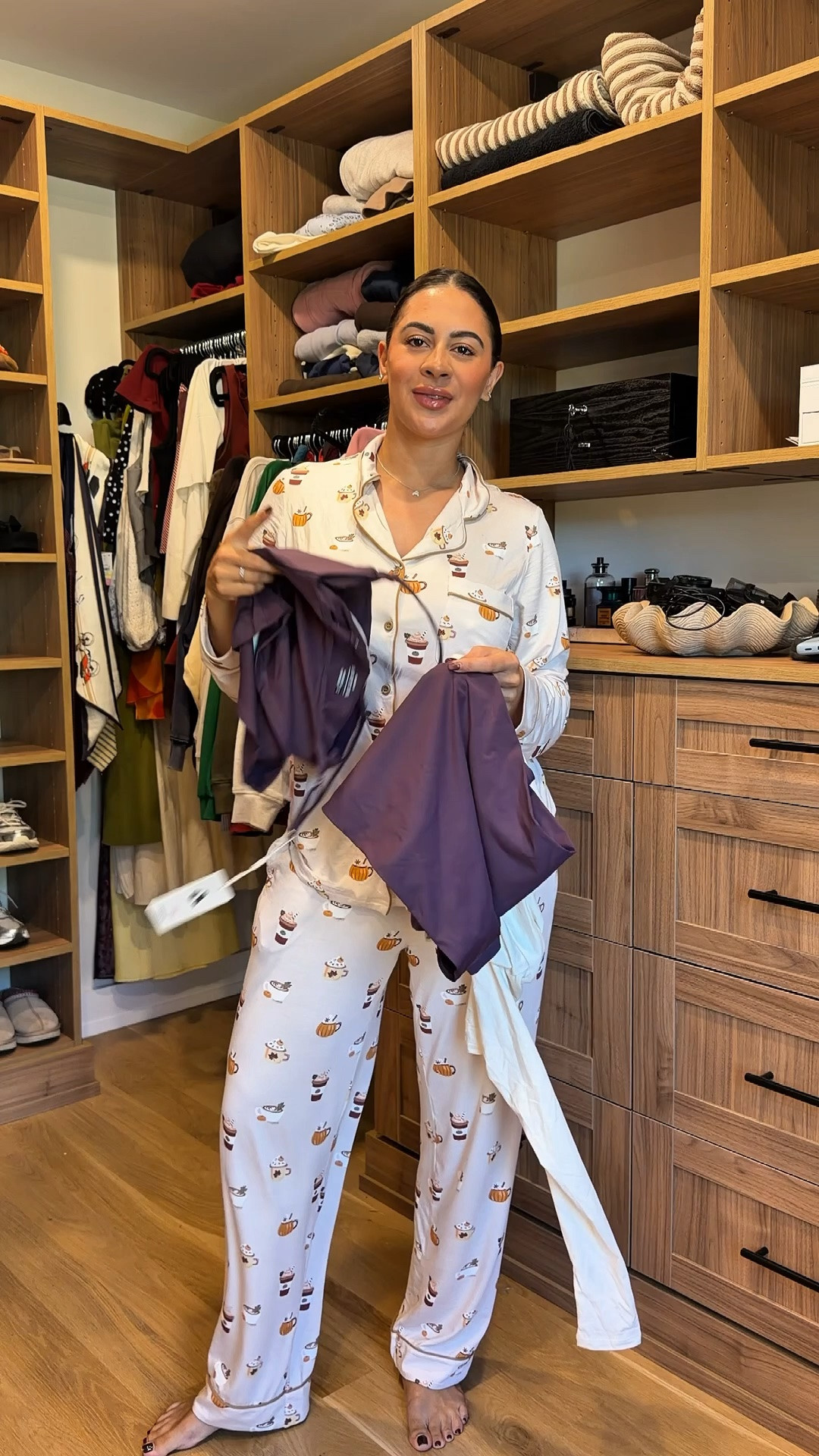 I’m not a regular mom, I’m a cool mom 🤷🏻‍♀️ cozy fall fashion for all the millennial moms