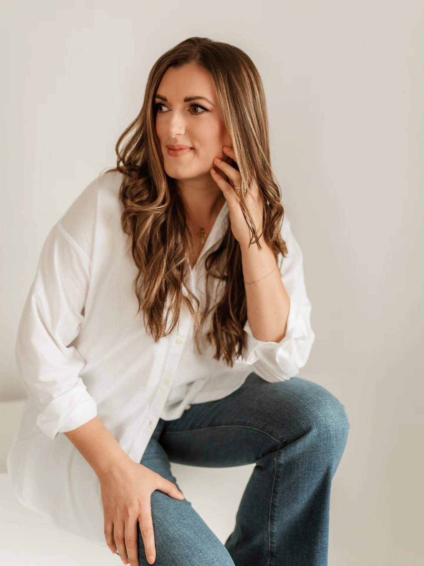 Hey friends! 👋 It's been a little while so I thought it was time for a little re-introduction post! ✨️ 

I’m Ana — the face behind Life is Emazing, a name inspired by my daughter Ema, who taught me to slow down and find magic in the everyday moments of motherhood. 💕

I left my full-time career in nursing to become a stay-at-home mom after my second was born, and it’s been the most rewarding (and humbling!) chapter yet. I’m an introvert at heart who loves coffee, good music, nature walks with my kids, and making our home feel cozy and filled with love. ☕🎶🌿

What started as a creative outlet to capture memories with my kids has grown into a wonderful community of moms — a space where we support one another, share ideas, and celebrate the everyday moments that make motherhood so special.

Over time, I fell in love with creating content — from storytelling through photos and videos to connecting with other families and brands that inspire me. And now, it’s not only my passion but also something that allows me to support my family while staying home with my little ones.

If you love family moments, creativity, and finding joy in the simple things — you’re in the right place. ☕✨

I’m so grateful you are here and can’t wait to share more Emazing moments with you. 🫶

💄 💋 @mslaurynmarie 
📸 @whitney_nicole_photography