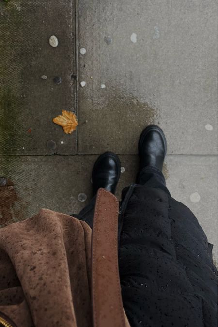 Chunky leather boots - & other stories
Suede brown bag - arket (true to size)
Puffer coat - size xs