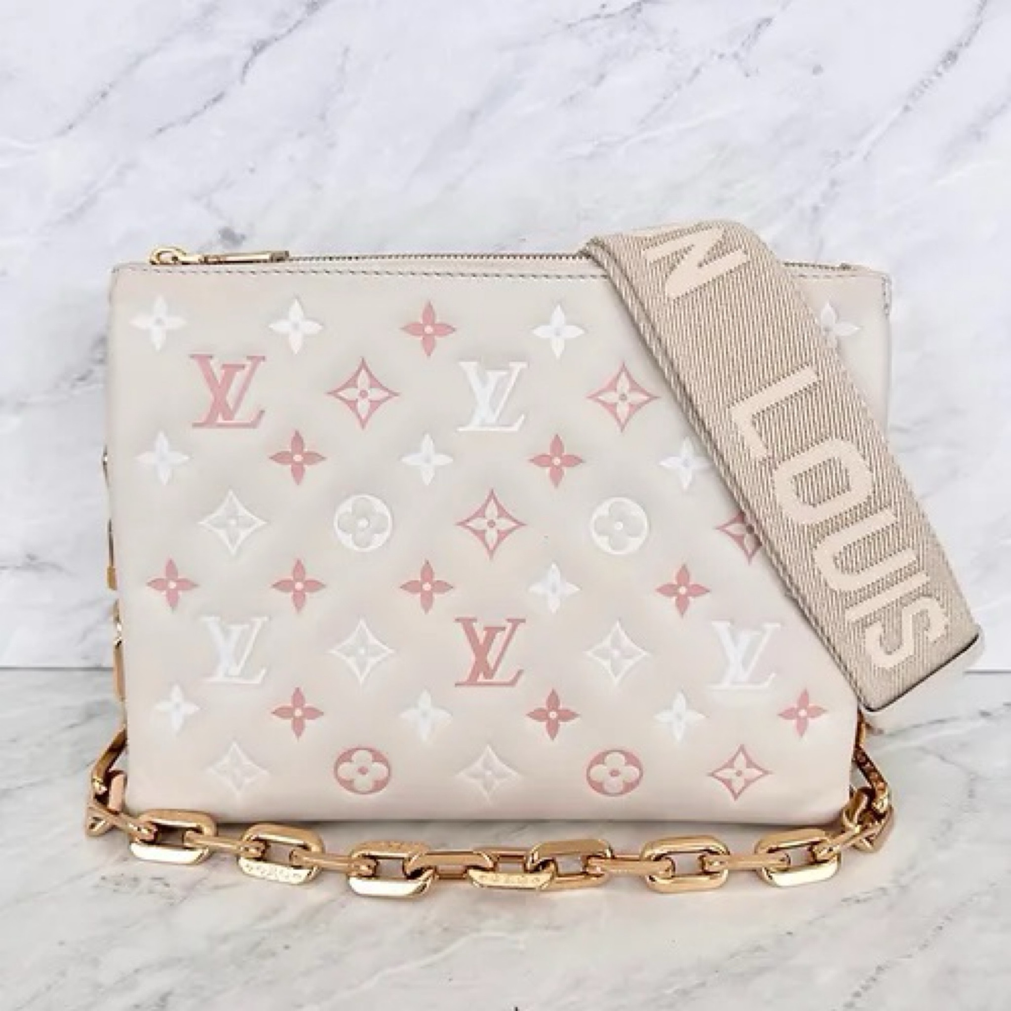 Coussin LV 

#LTKitbag #LTKSpringSale #LTKstyletip