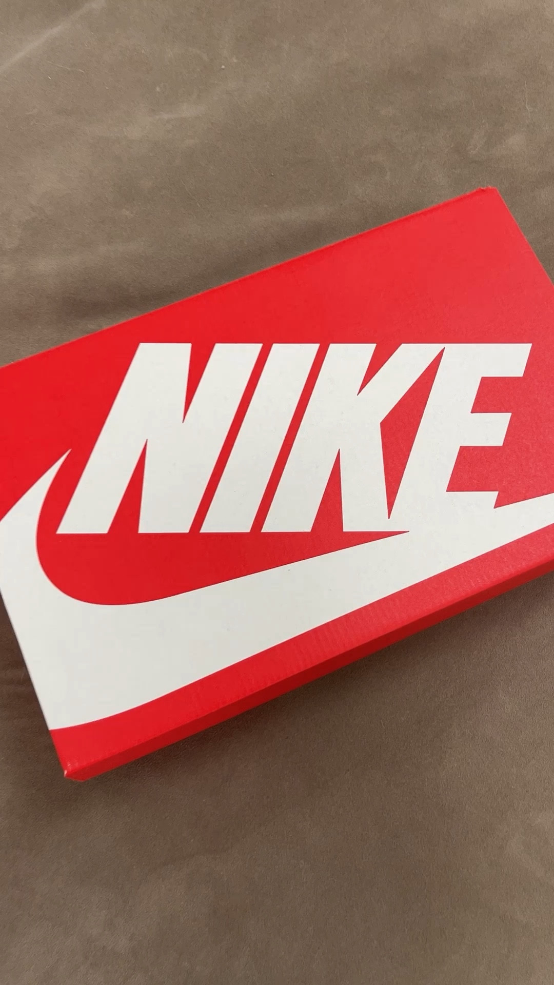 Fall sneakers / fall shoes / Nike dunks / neutral shoes / neutral fashion / neutral style  

Use code MEMBER20 for 20% off 



#LTKshoecrush #LTKsalealert #LTKVideo