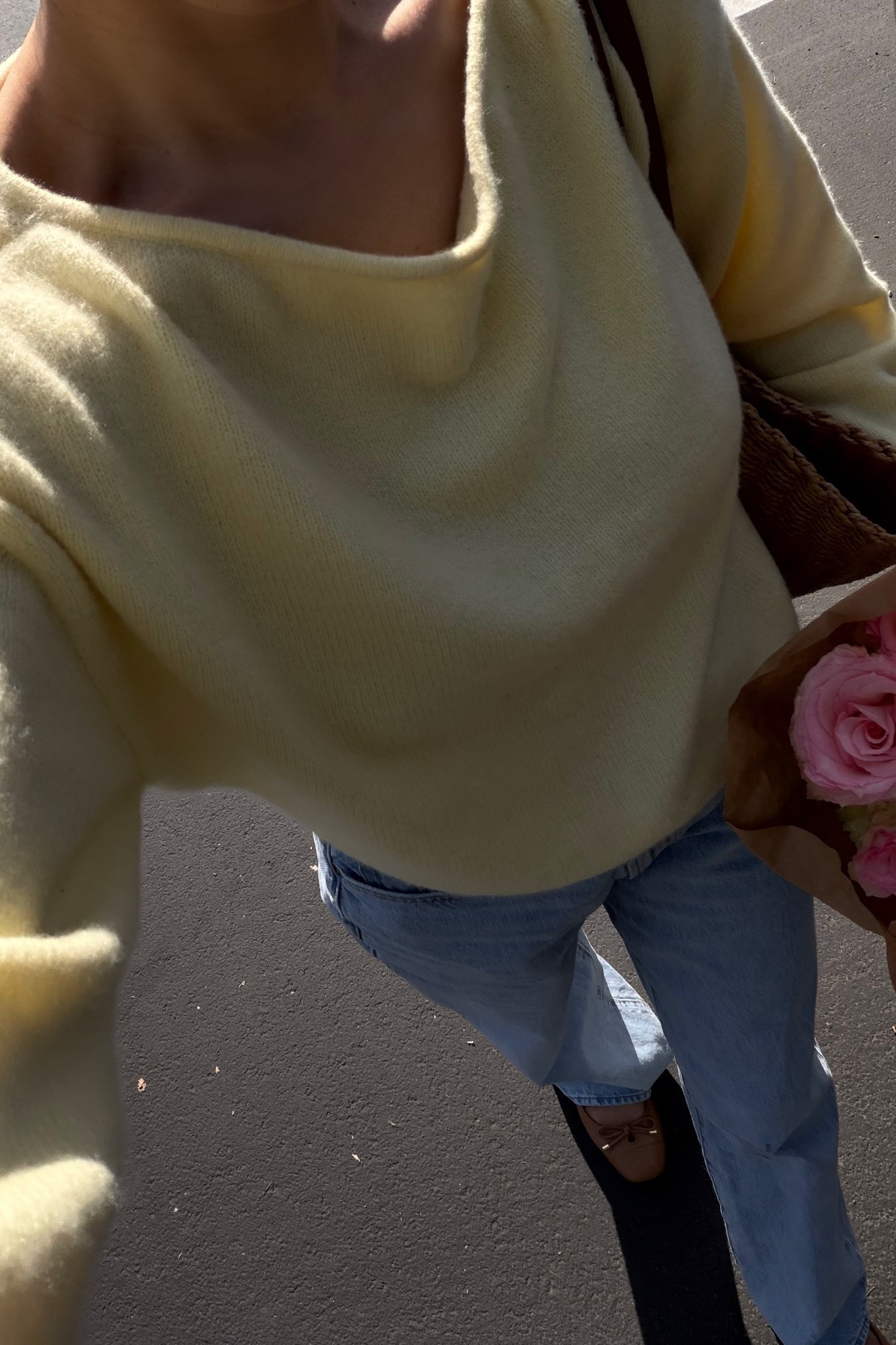 Farmers market run / spring outfit 

Abercrombie sweater xs 
Aritzia Farrah jeans - here comes the sun bl wash 
Vionic ballet flats with arch support! One of my most comfortable flat finds 