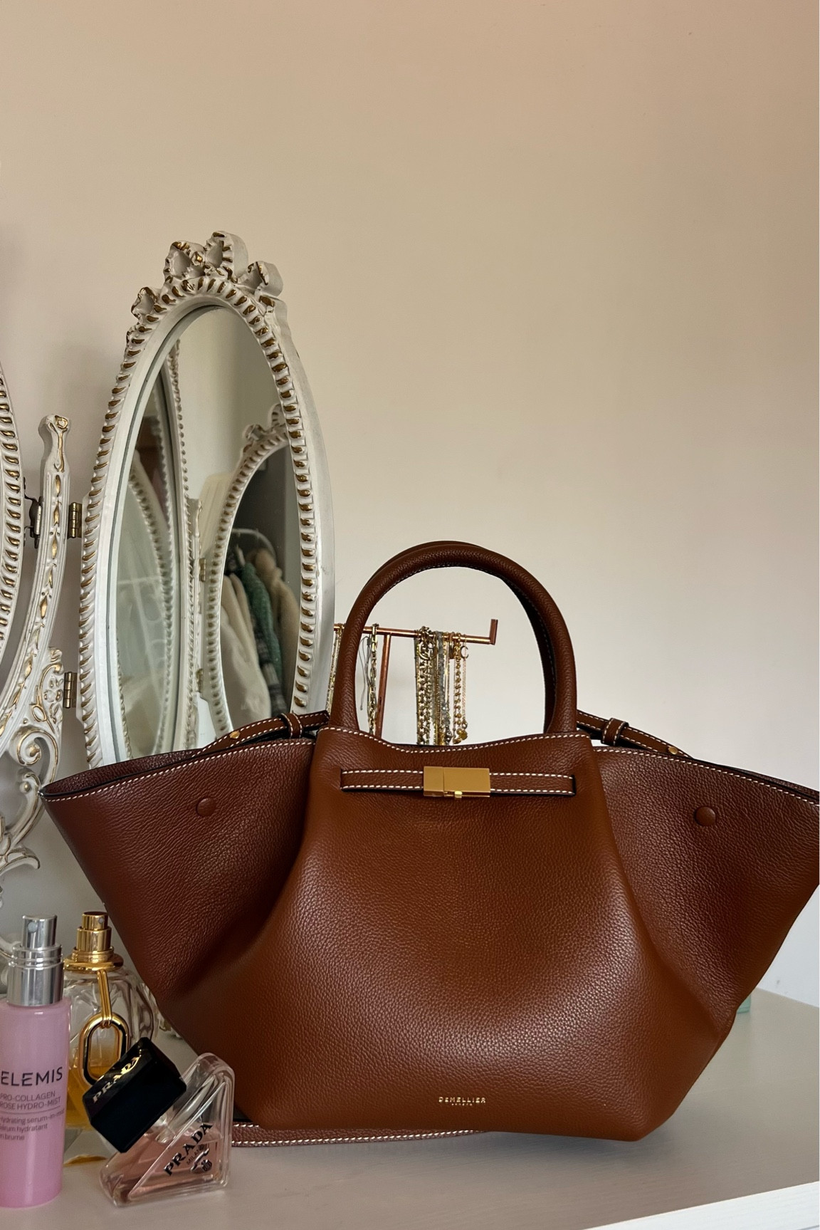 New bag for Spring from DeMellier London 🖤 I got the Midi New York in Tan and it comes with a shoulder strap 