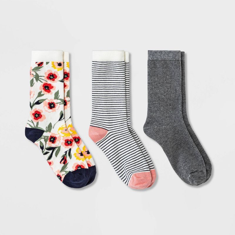 Women&#39;s Garden Floral 3pk Crew Socks - A New Day&#8482; Ivory/Gray 4-10 | Target