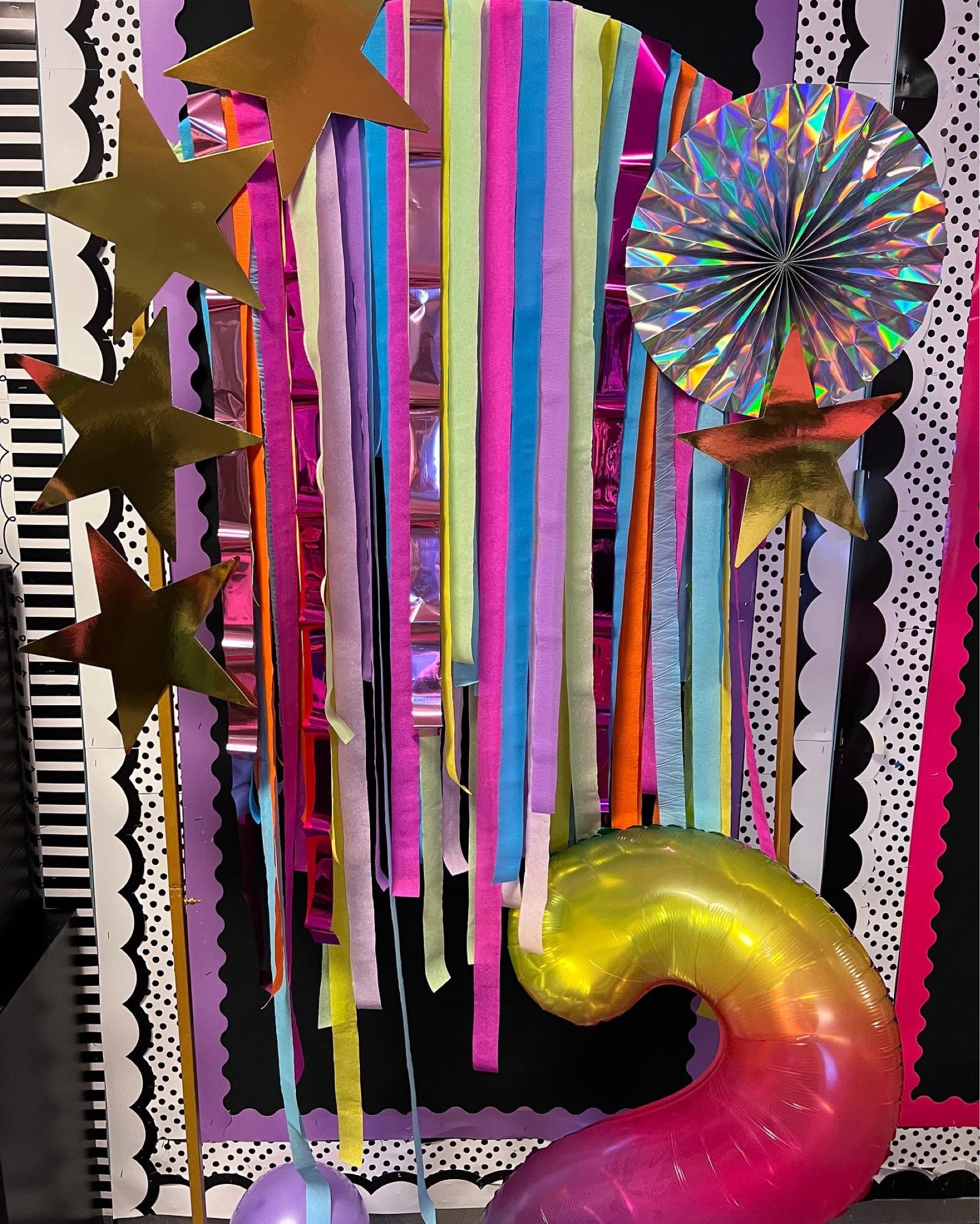 Perfect photo backdrop for the end of the year AND back to school! 

#LTKSeasonal