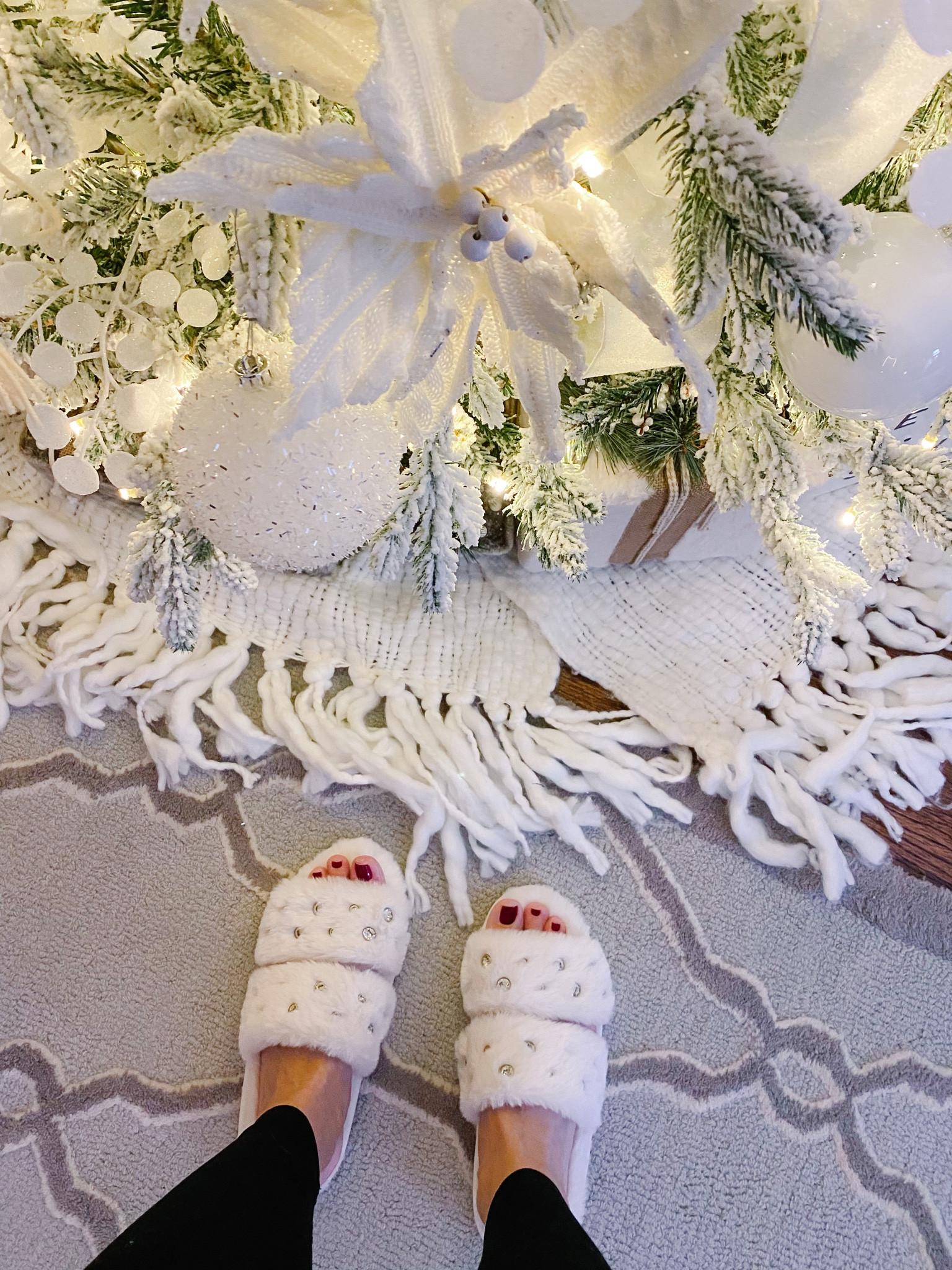 #christmasgift #slippers #target #gift #glam #fur #christmas 

The cutest slipper! 

#LTKGiftGuide #LTKHoliday #LTKSeasonal