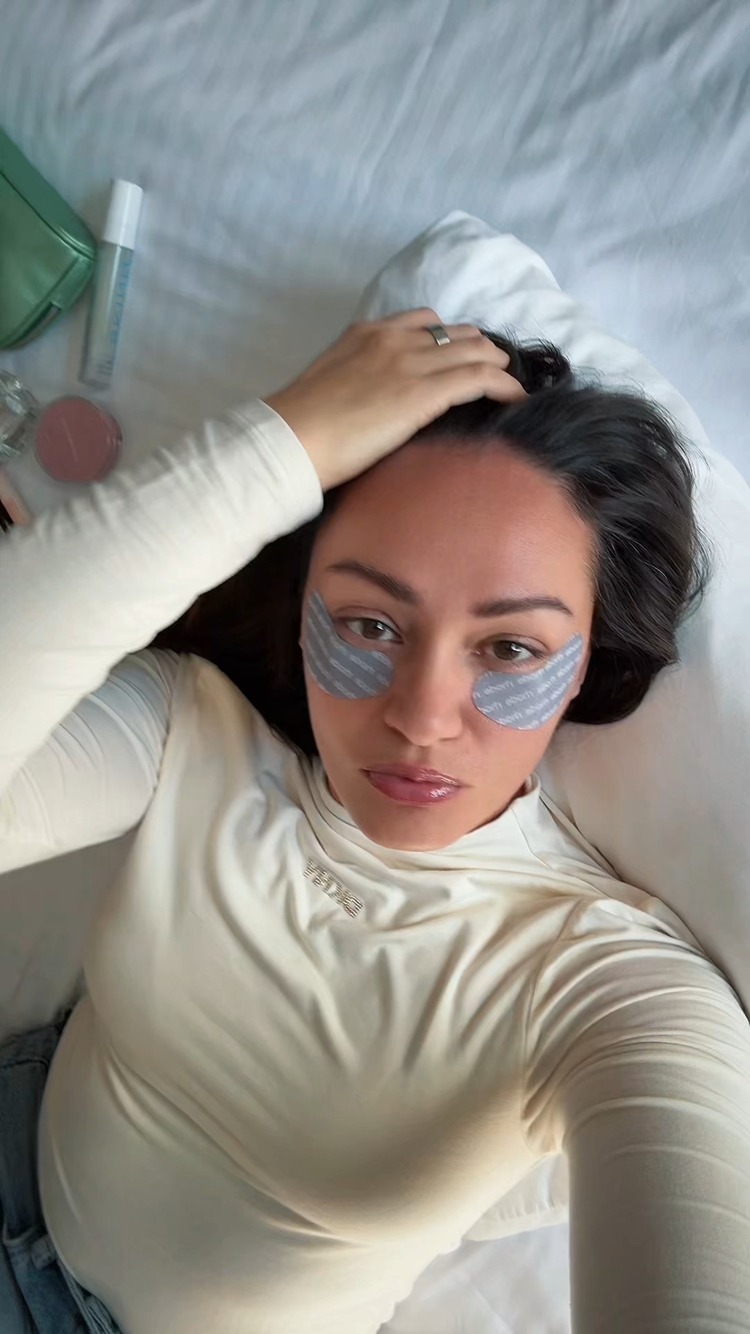 Saturday morning in a hotel 🤍
My travel essentials: favorite fragrances, skincare, and those little comforts I always pack when I’m away.
Everything linked in LTK.


#LTKselfcare #LTKBeauty #LTKmorningroutine