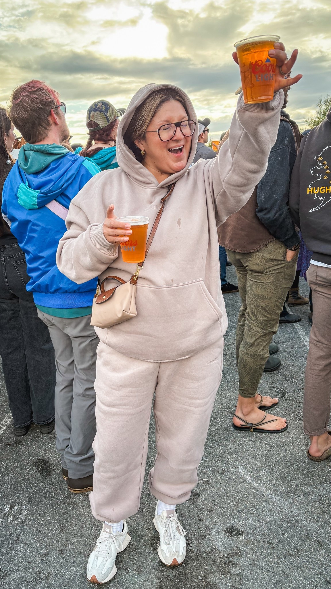 Medium Build concert look:
Comfrt set (XL top, L top)
New Balance 327 

#LTKSaleAlert #LTKMidsize #LTKOver40