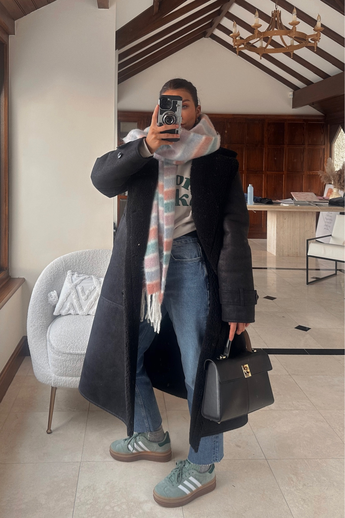 Winter outfit inspo 

Long aviator coat 
Oversized sweatshirt - lemonmilklondon 
Straight leg jeans 
Oversized scarf
Adidas gazelle
Knitted socks 
Vintage sunglasses 
Chic black bag 

#LTKSeasonal #LTKshoecrush #LTKfindsunder100