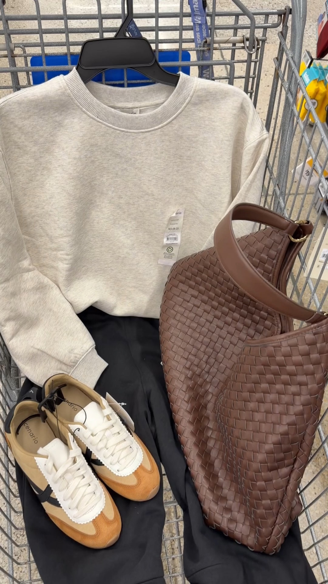 $20 barrel sweatpants at Walmart are so good! Love the length and cozy fleece. I stayed tts with the small in these. #walmartfashion