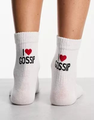 ASOS DESIGN - Chaussettes à inscription I Love Gossip - Blanc cassé | ASOS (Global)