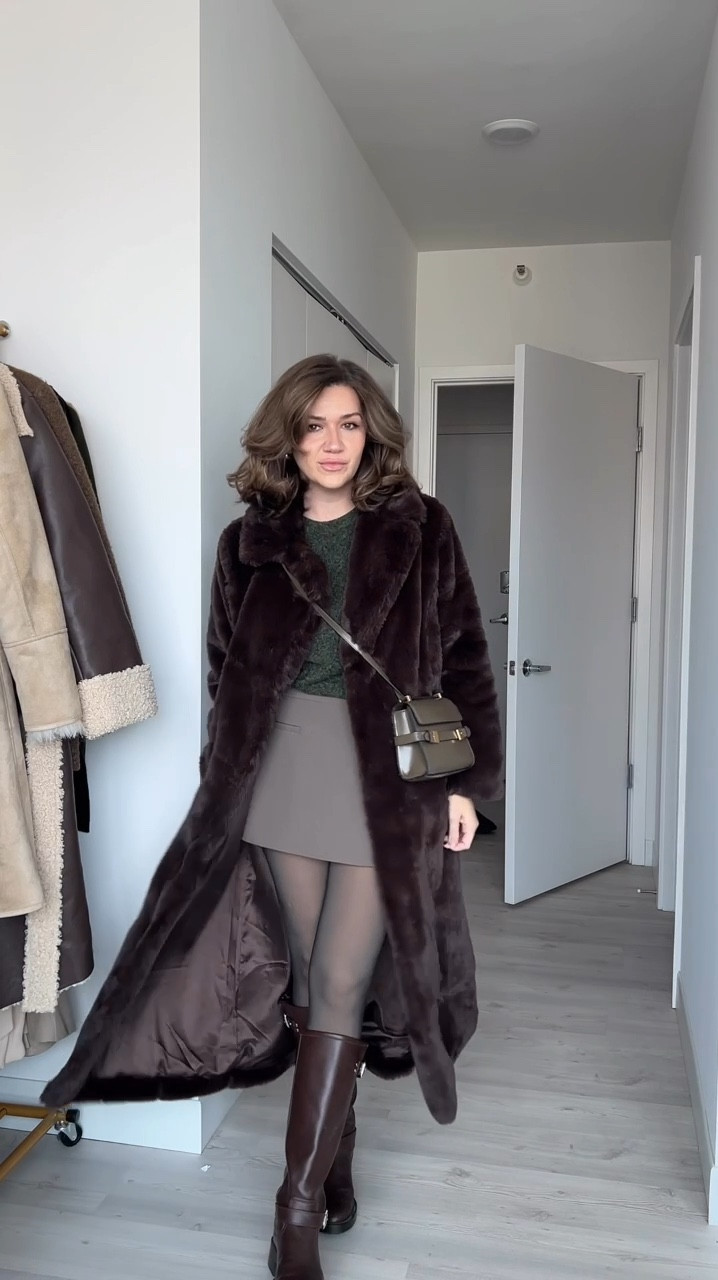This coatttttt! Walked 25 mins in 28°F in this outfit and I was NOT cold 🐻🫱🏻‍🫲🏼🍸

My skort is Zara and old but I linked similar options! 


Winter outfit winter wear skirt cute faux coat faux fur Sinatra winter old money style elegant simple outfit fleece leggings brown faux fur coat 

#LTKSeasonal #LTKHoliday #LTKStyleTip