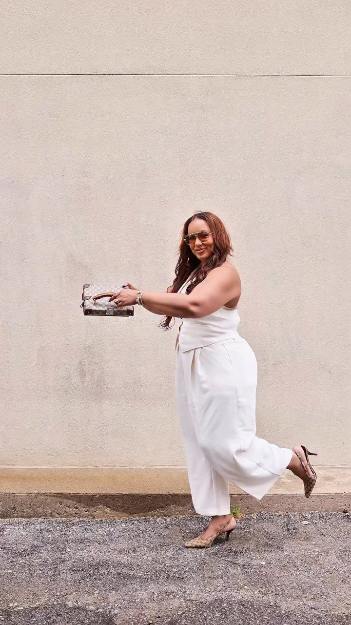 I think we all know that my bag is way more chaotic than this😅😂 but I still have these things in my 👛

Lip combo @saiebeauty lip liner “tease” @fentybeauty lip in fashion feind
Hand cream: @loccitane 
Scent : @kayali Yum boughee Marsallow
Portable fan: @amazon
Sunnies: @amazon

#Whatsinmybag 

#LTKSaleAlert #LTKdayinmylife
