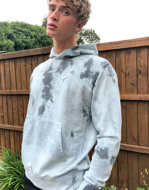 Nike Club – Kapuzenpullover mit Batikmuster | ASOS (Global)