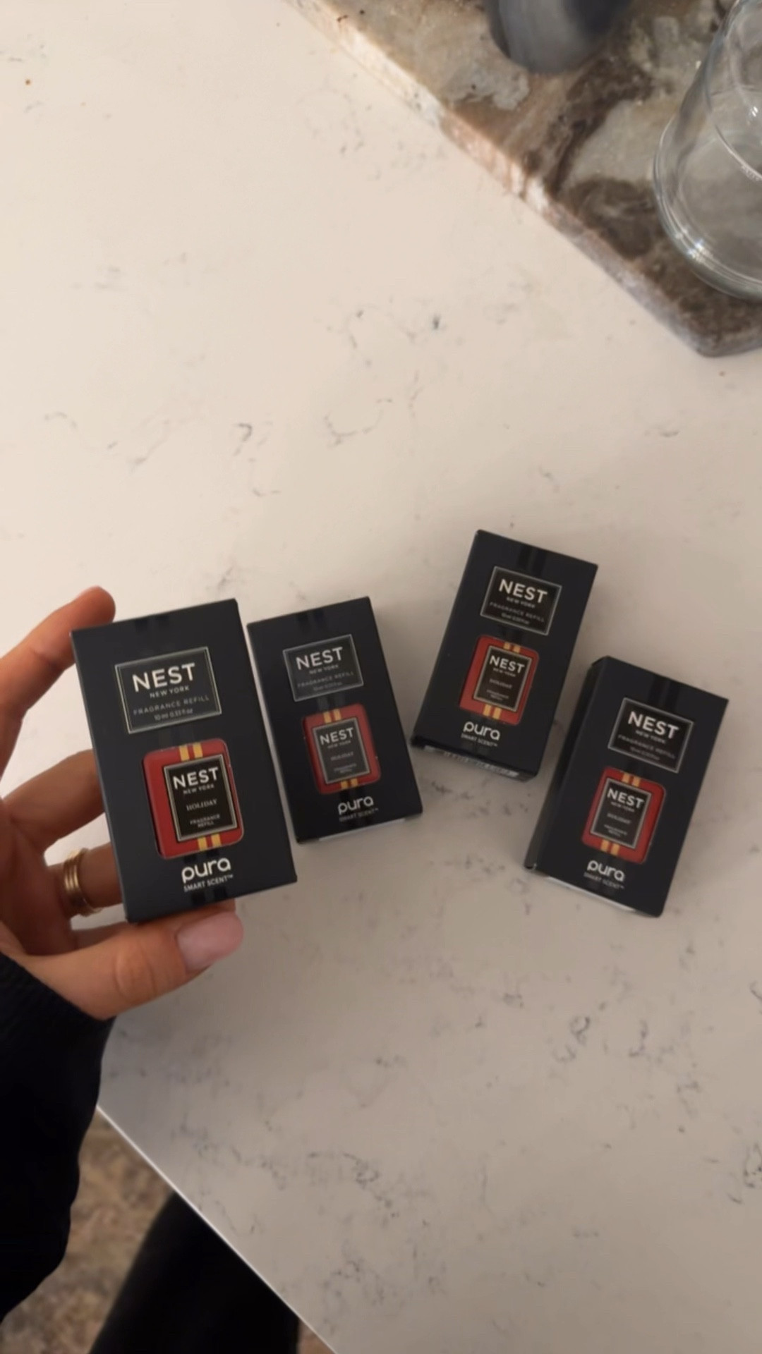 The best holiday scent! Nest holiday is in all my puras in my home. Also linking my go to scent Santal Vanilla. Great gift idea for friend/mom/sister  