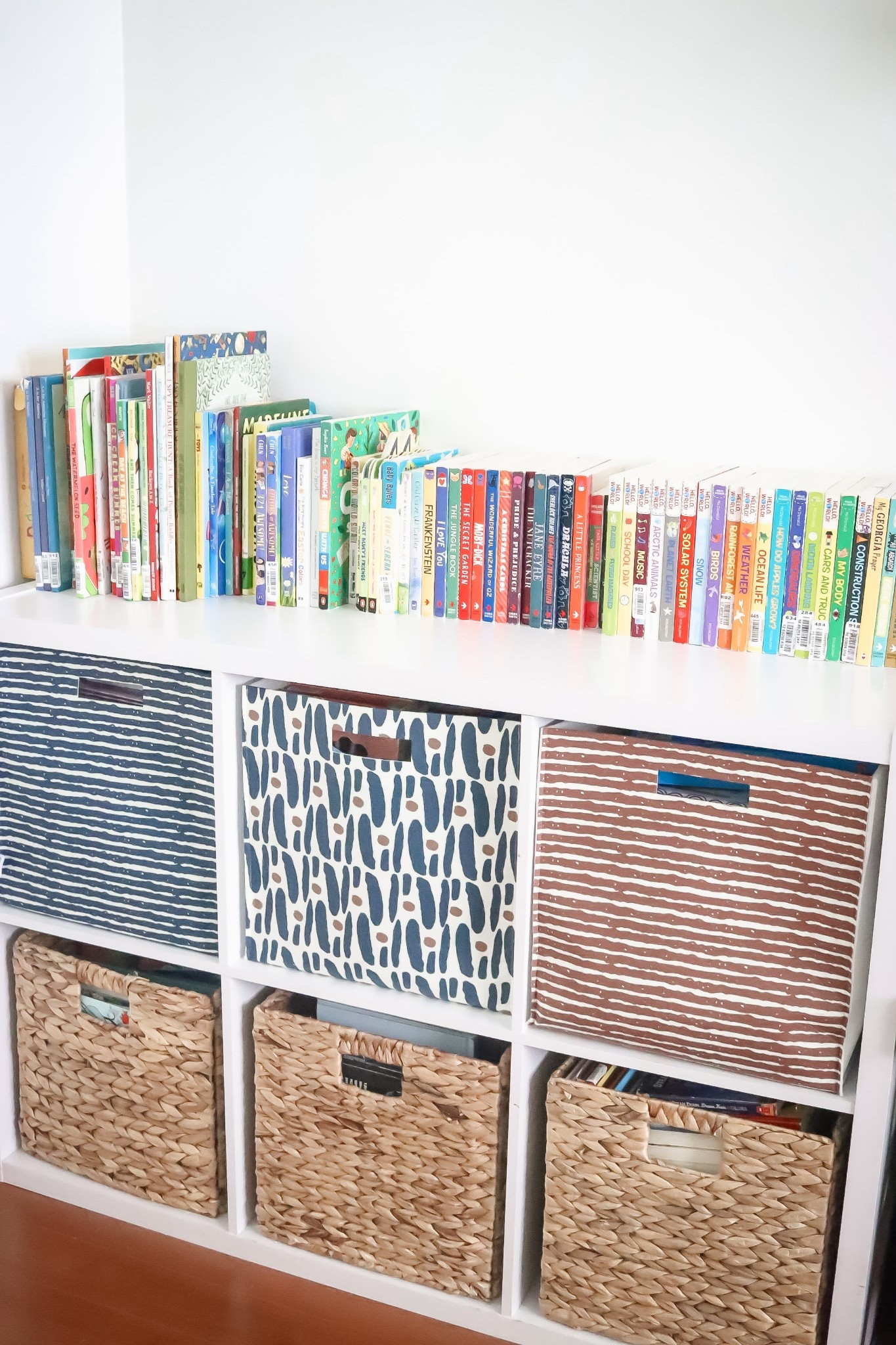 Styling our new @dance.happy.designs felt storage bins in the kids bookshelf

Bins are machine washable and made with natural fibers + non-toxic inks.

#Ad #dancehappydesigns #abilitynotdisability #socialimpactbusiness #womenownedsmallbusiness #ltkhome #cubbybins #storagebins 


#LTKFindsUnder50 #LTKStyleTip #LTKHome
