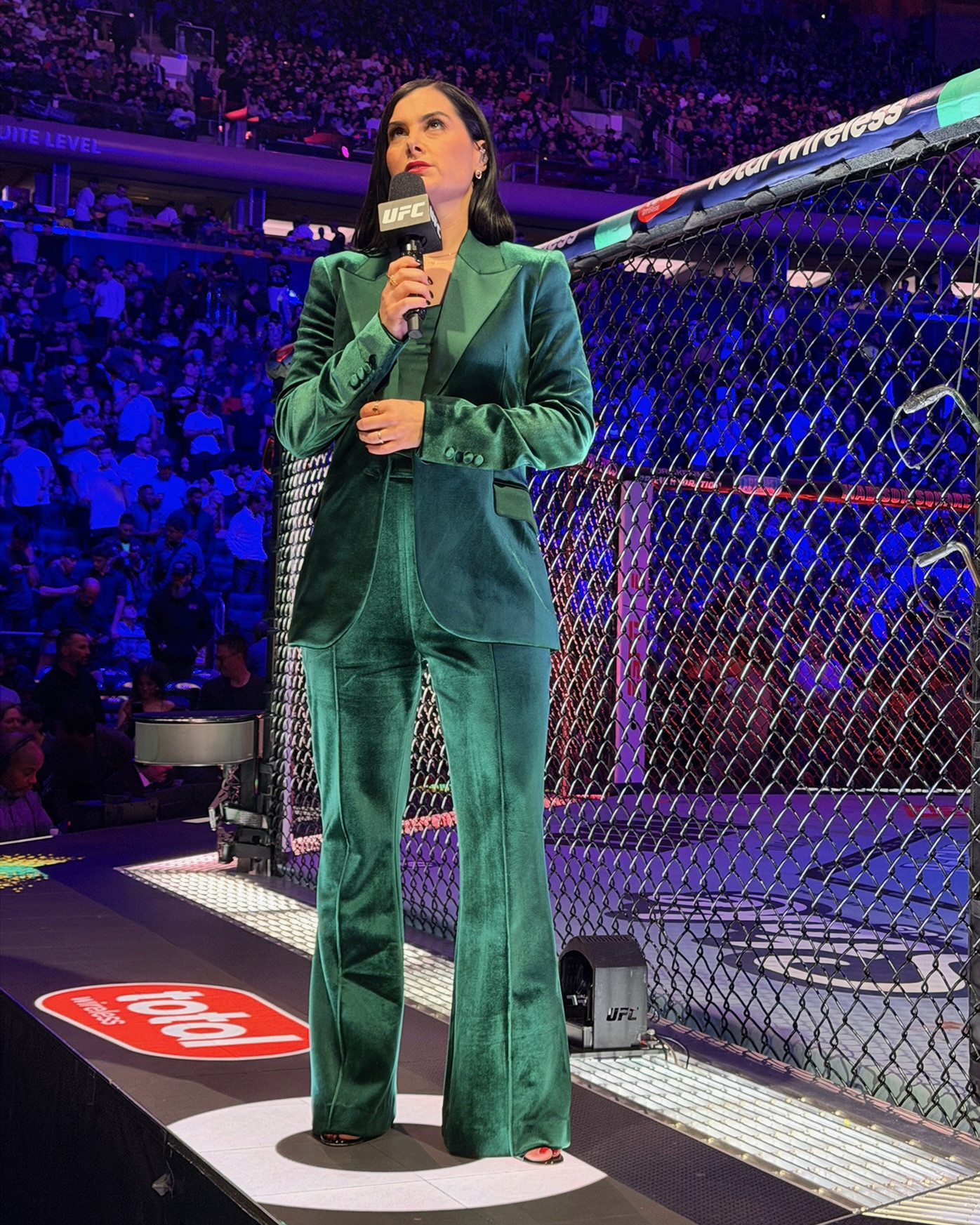 I am obsesssssed with this Nadine Merano velour forest green suit! The hardest part was picking which color to wear because it also comes in red and black. Suuuuper flattering and perfect for the holiday season as well. 

#LTKdayinmylife #LTKHoliday #LTKWorkwear