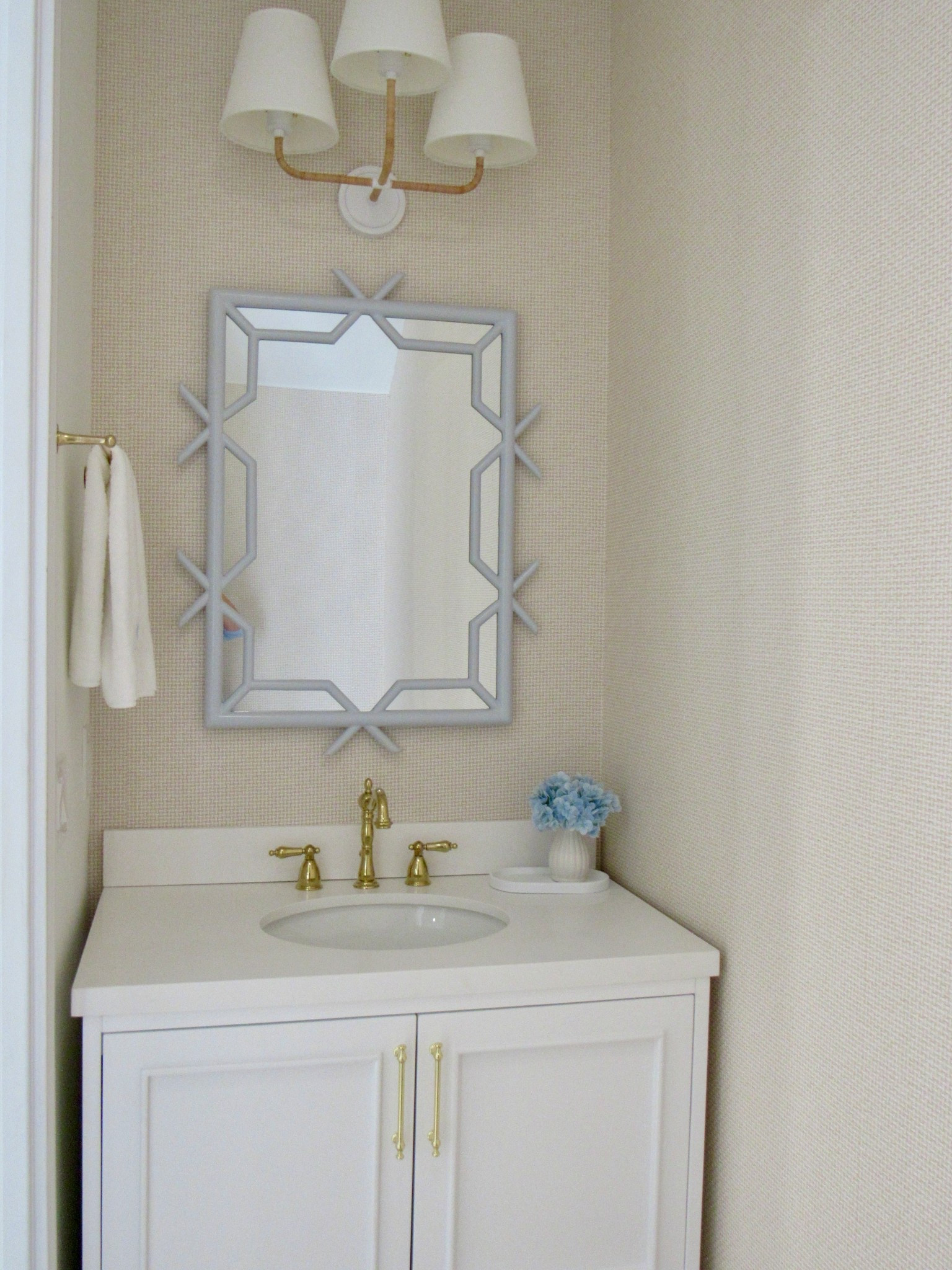 Powder bathroom vanity with quartz top + polished brass hardware

Home Refreshh

#LTKHome