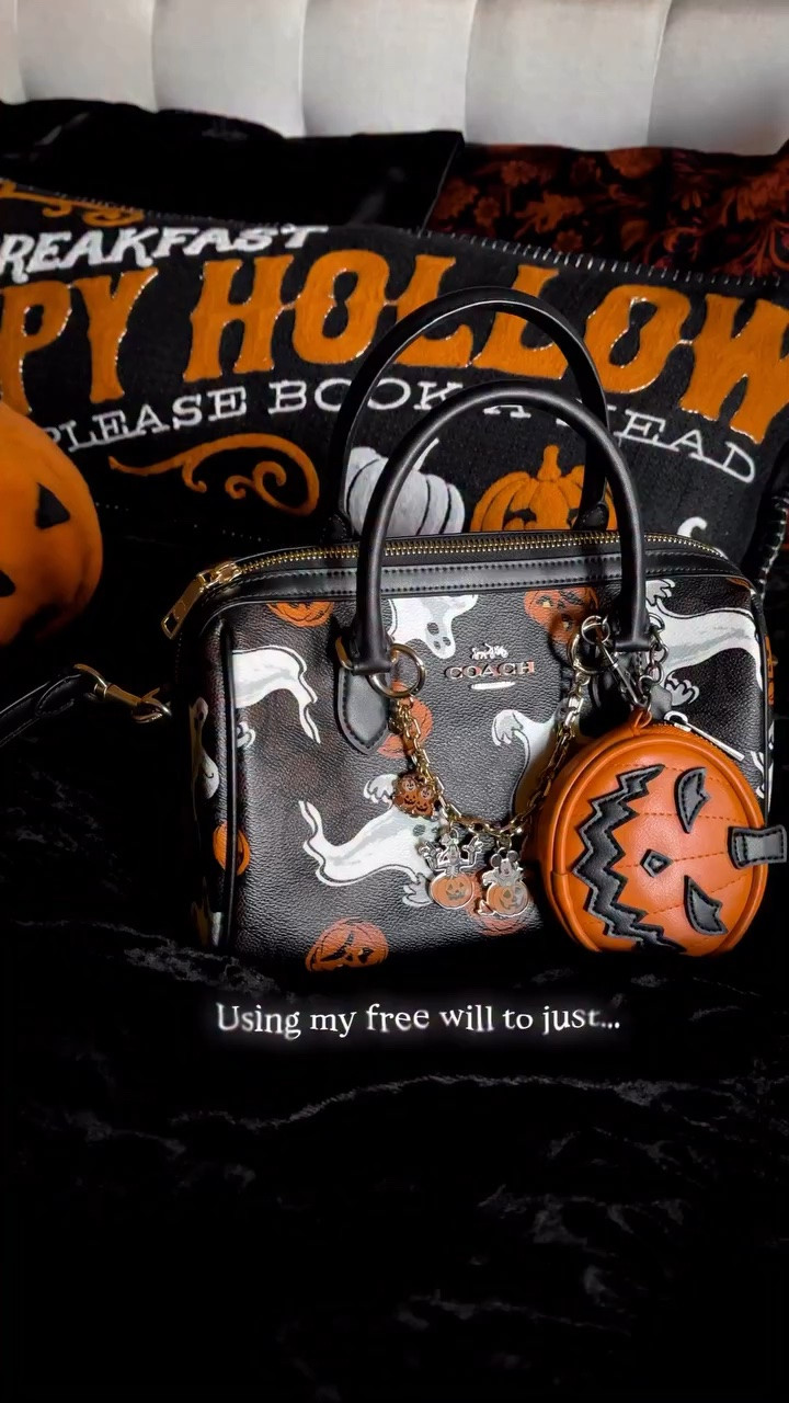 🤌🎃👻

#spookyszn #spookyseason #halloweenvibes #halloweenlifestyle #halloweenlife #halloweendecor #halloween #halloweenhome #coachhalloween #pumpkinsplease #jackolanterns #hauntedhome
