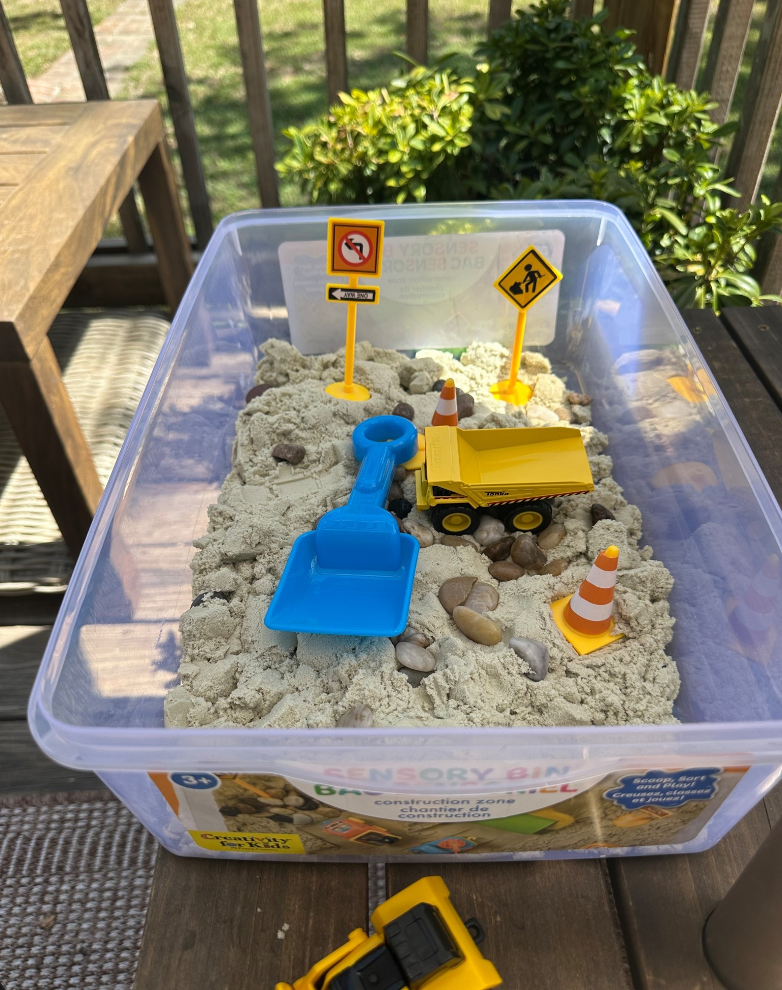 Construction zone sensory bin

#LTKKids