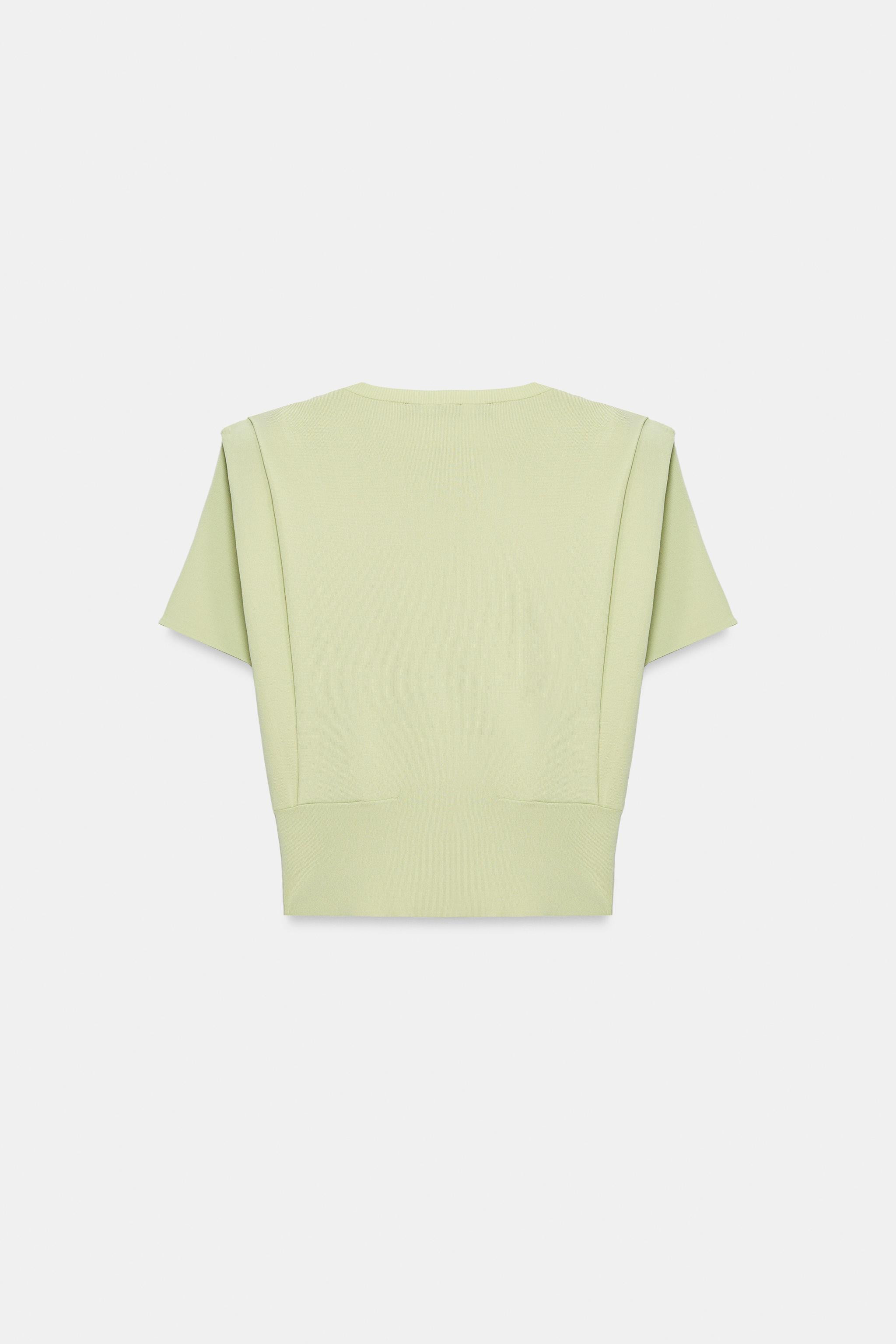 Model height: 177 cmRound neck, short sleeve top featuring shoulder pads and pleat detailing. | Zara UK