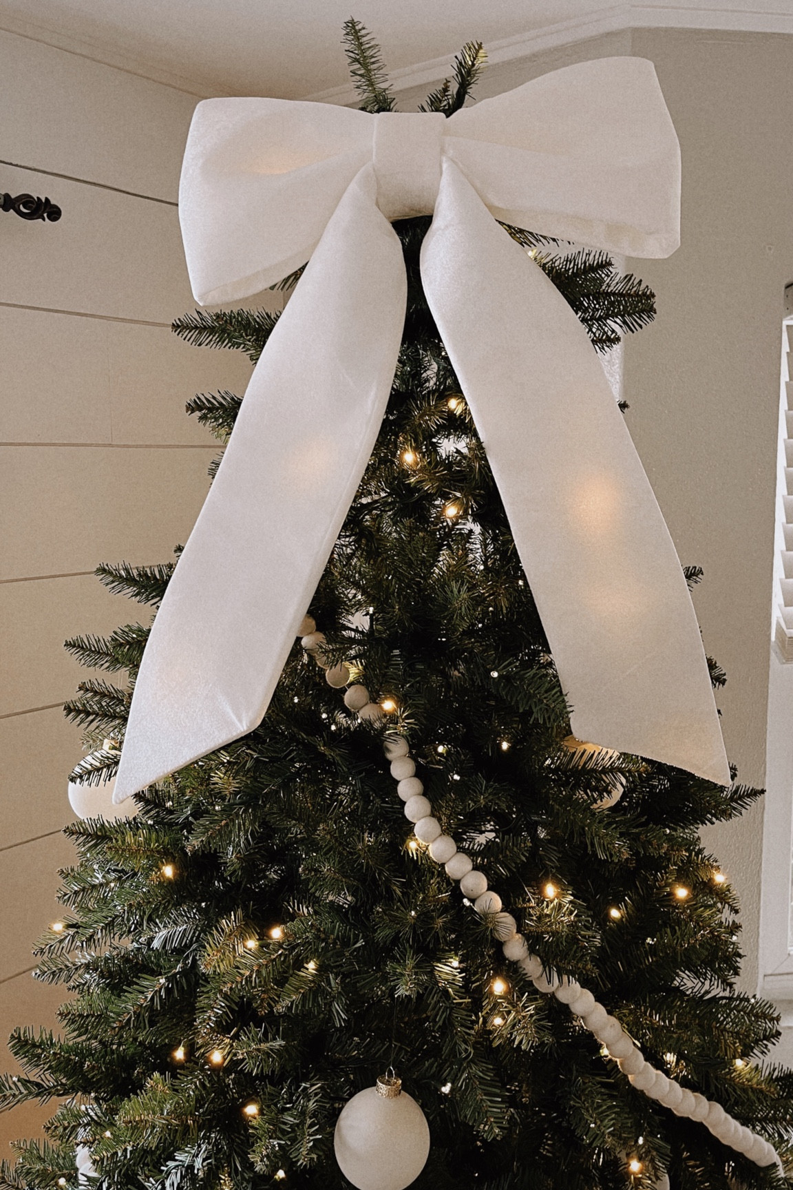 Christmas Tree Big Bow 

#LTKSeasonal #LTKHoliday