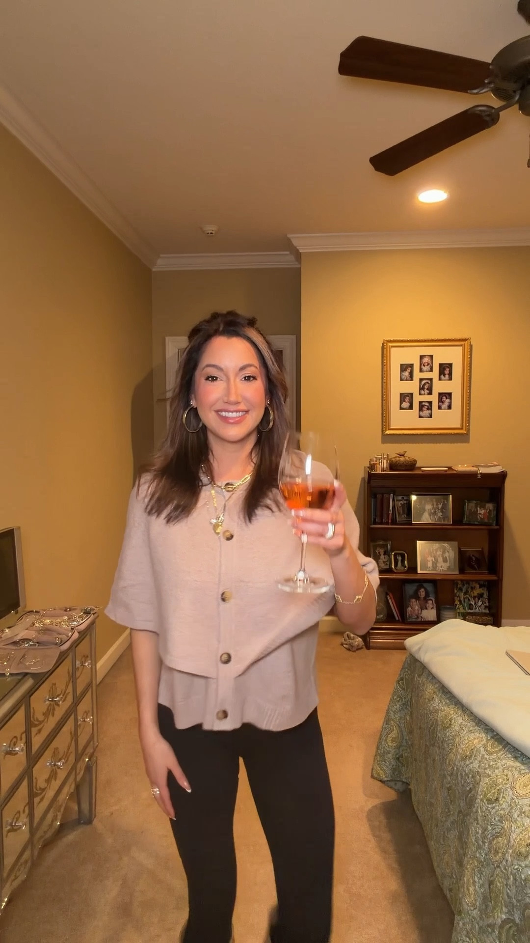 I’m wearing a size small on the top and medium in the leggings! 

#LTKHoliday #LTKootd #LTKSeasonal