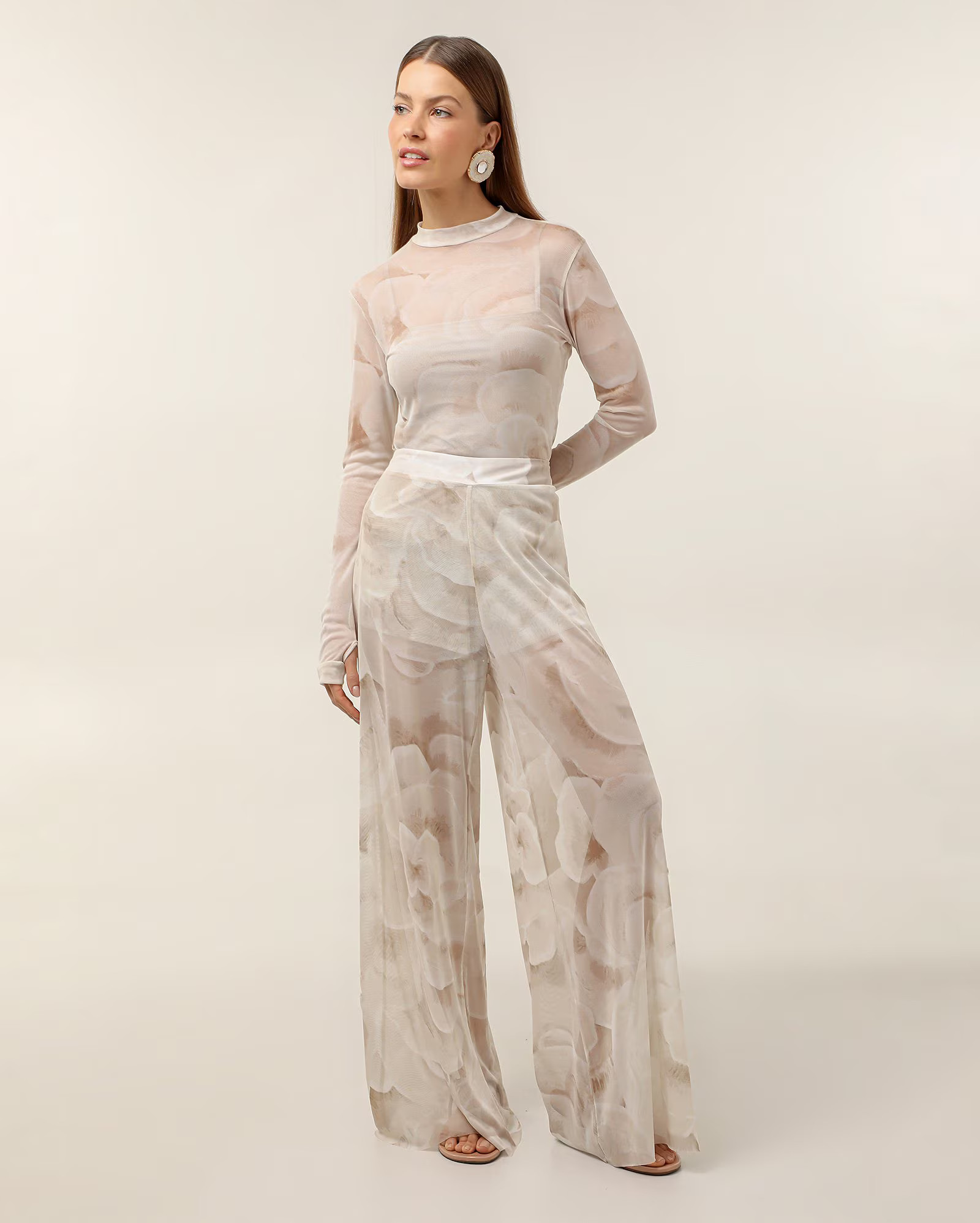 COLLAB NIINICalça feminina de tule maxi cogumelo com shorts bege | NIINI + Riachuelo | Riachuelo (BR)