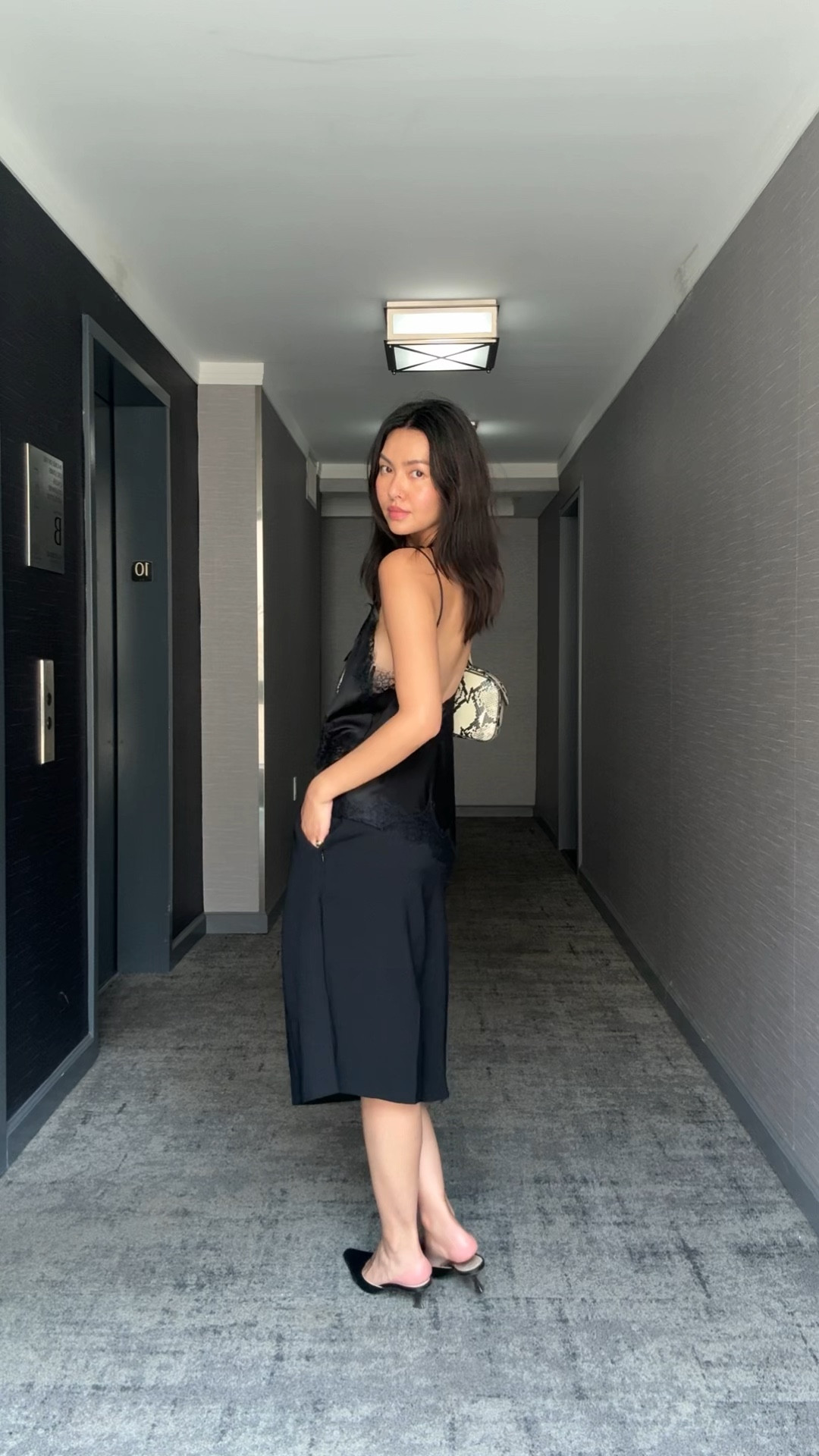 Short in size 2! They’re a bit loose so they run a little big. Tank I’m wearing in a medium because I like it loose, shoes are vintage Prada so I linked a similar option (reformation mules run small so size up 1/2 a size)