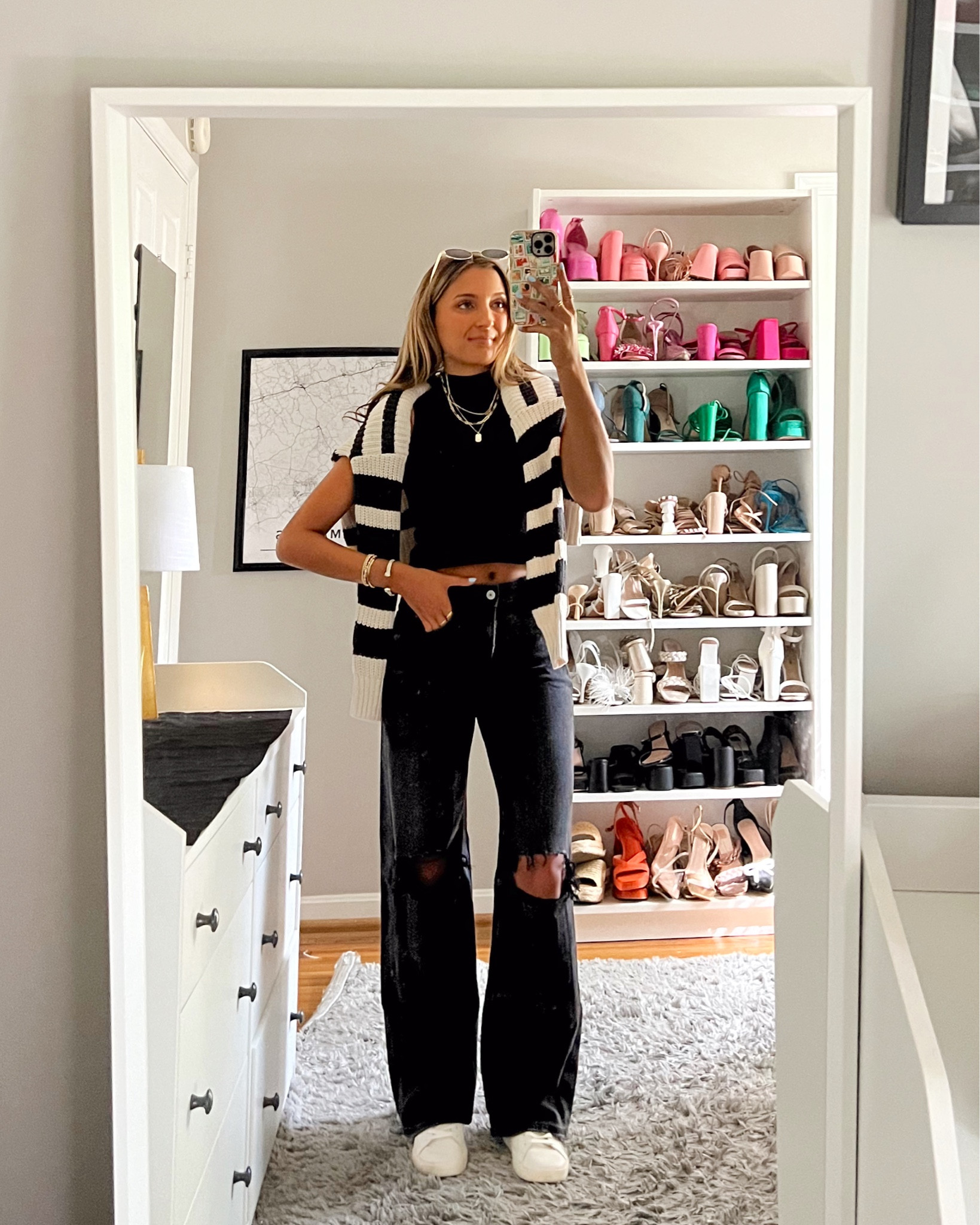 casual everyday outfits from American eagle for back to school time.  Love these straight leg jeans & sweater. Wearing 000R at 5’2 and a size Small sweater 💕✏️ 