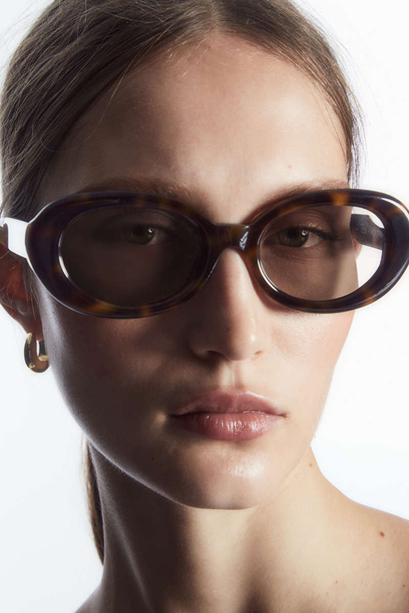 OVAL SUNGLASSES - Brown / tortoiseshell - BLACK - COS | COS (EU)