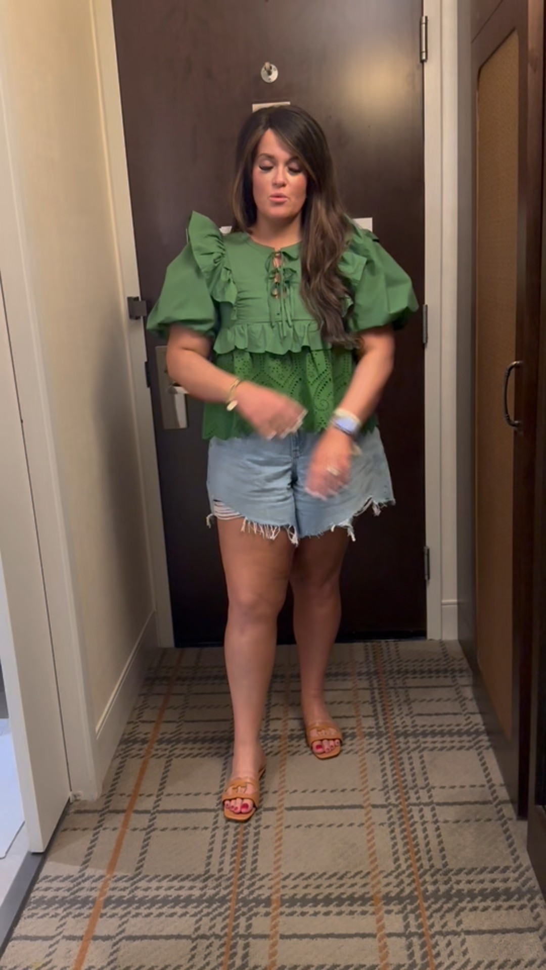 I’m obsessed with this cute and comfy outfit! These shorts are so good and the details of this top are so cute!

Tuckernuck, puff sleeve top, green top, denim shorts, distressed shorts, Abercrombie



#LTKFindsUnder100 #LTKFindsUnder50 #LTKStyleTip