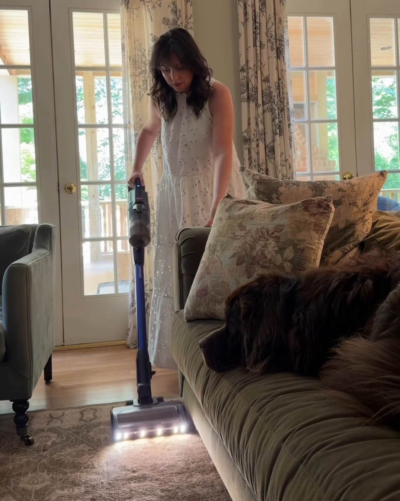 My go-to vacuum with two dogs🐾