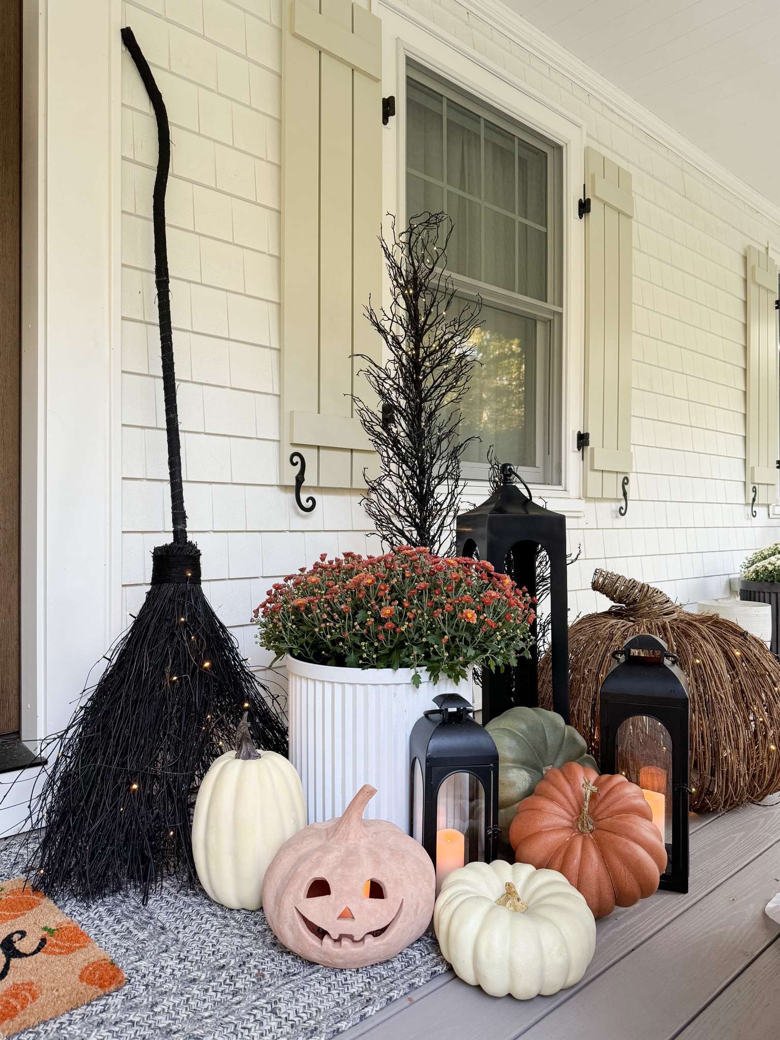 Fall front porch, Halloween decor, fall outdoor, Amazon front porch 

#LTKhome #LTKfindsunder100 #LTKSeasonal