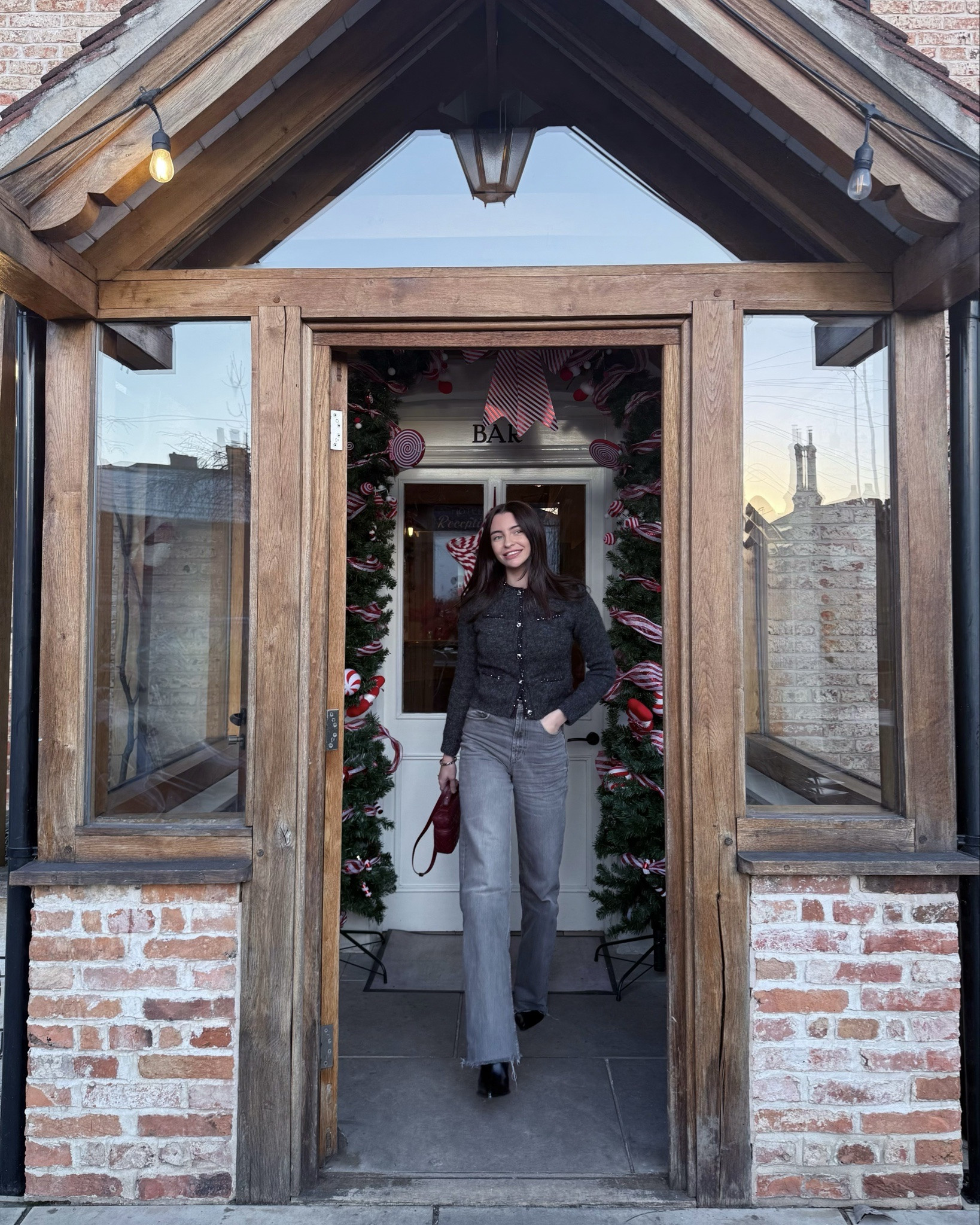 Don’t mind me living my idyllic Christmas in a little village, tucked away from everything 🤍🎄Slow mornings, cosy layers and that festive magic you can’t rush ✨
#LTKfestive

#LTKwinter #LTKjeans