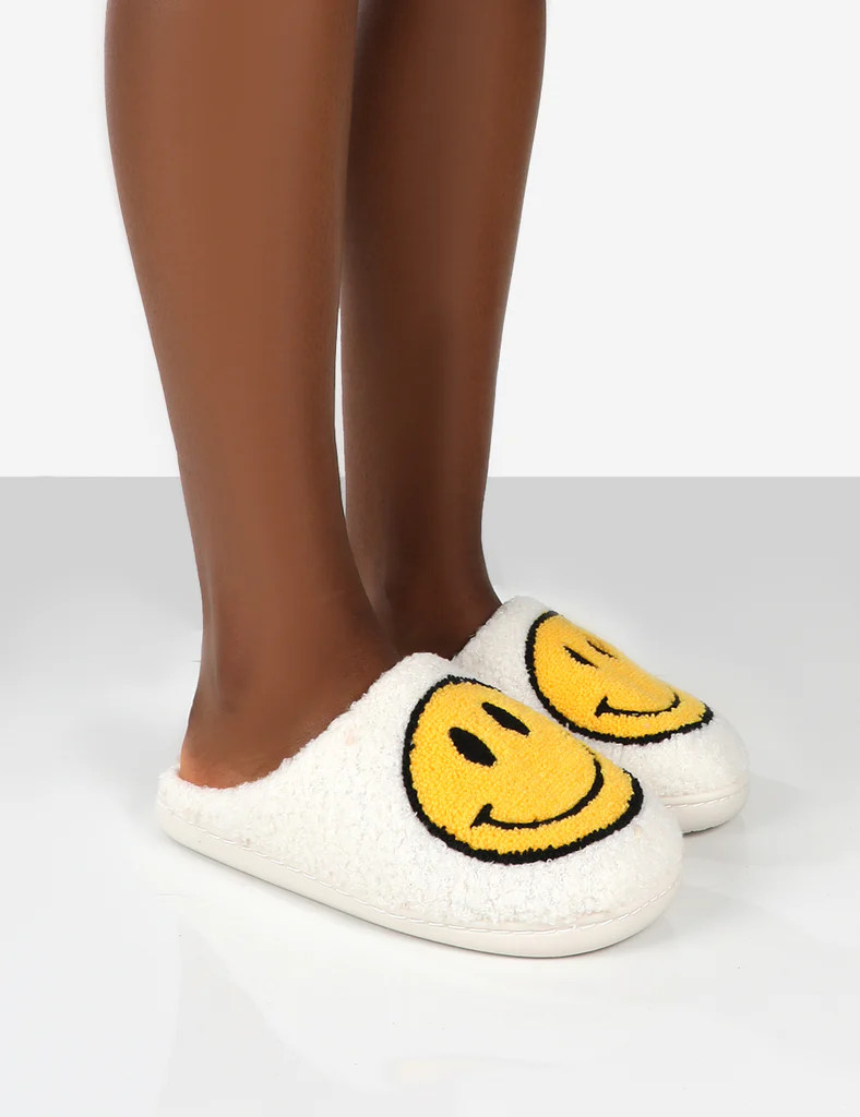 SMILE WHITE PRINTED SMILEY FACE SLIPPERS | Public Desire