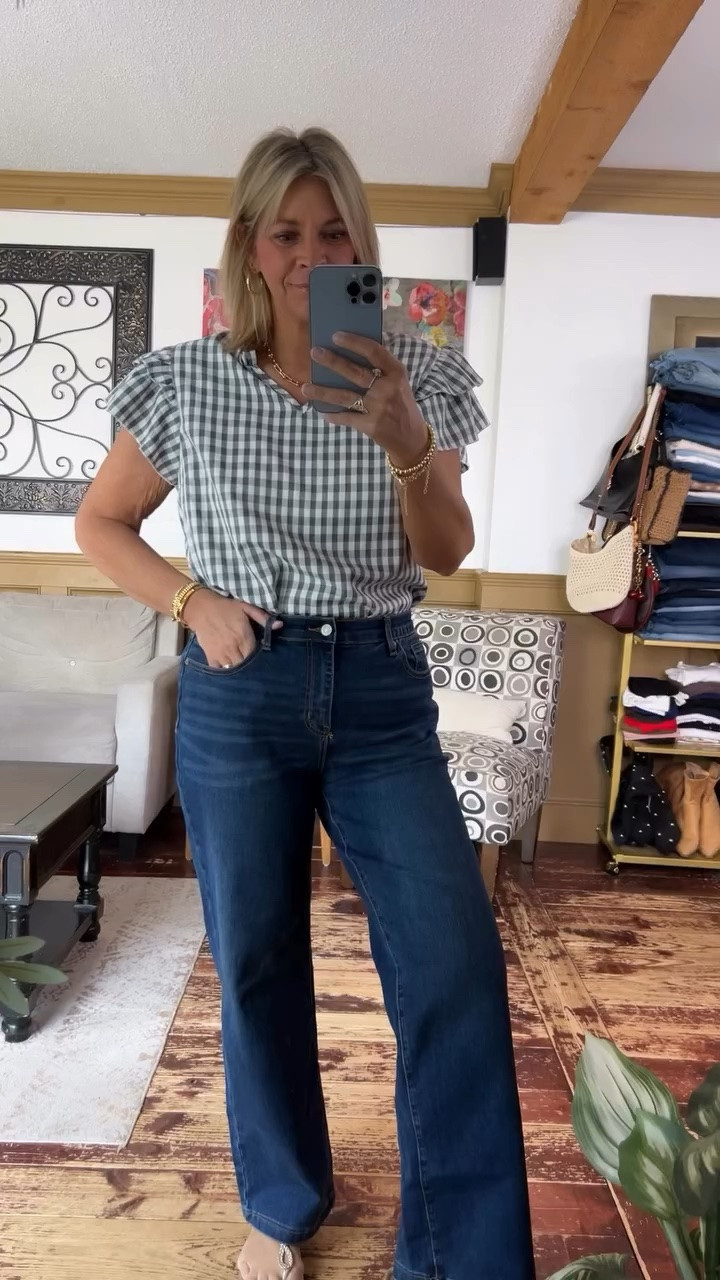 Top size large; jeans size 12

#LTKOver40 #LTKMidsize #LTKSaleAlert