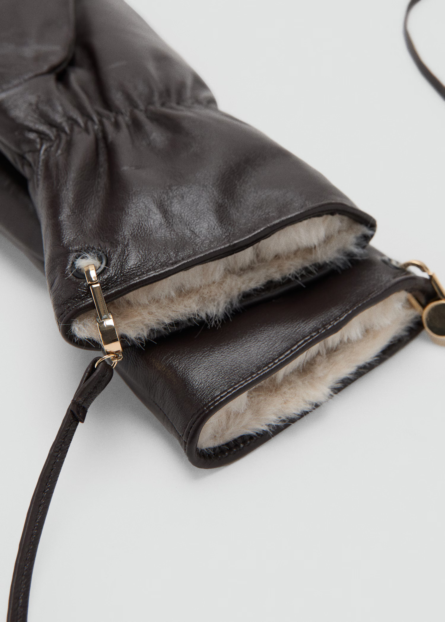 Leather mitts - Women | MANGO United Kingdom | MANGO (UK)