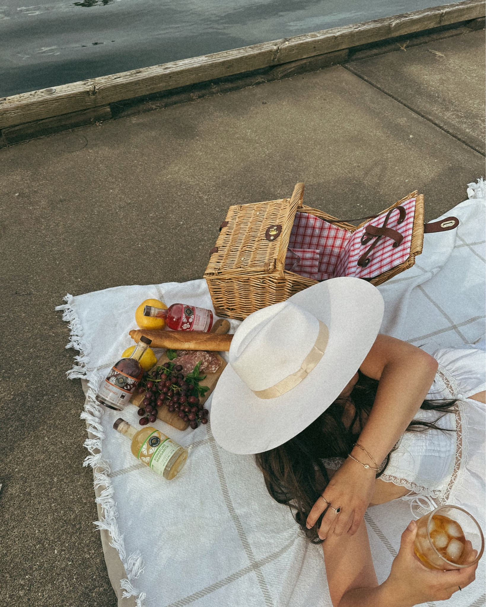 ✨Golden hour, a dreamy dock date, and cocktails that taste like they came straight from your favorite bar. With @craftwellcocktails, summer hosting is effortless — just pour over ice and garnish, or crack open a chilled can and sip straight from the dock. The easiest way to elevate your picnic basket this season ☀️ @Revolve @lackofcolor @Target 

#ad #sponsored