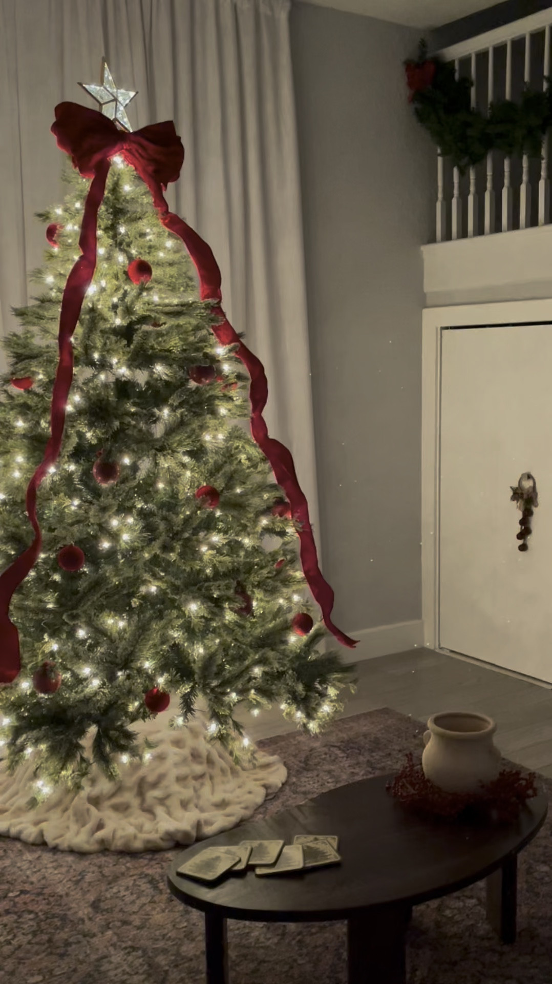 this color combo is everything to me 🎄
classic Christmas season has officially started | petite mom with a passion for sharing beauty, fashion, & home inspo | Follow @jully.gabriely on Instagram #momstyle #minimalistic #styleinspo #LTKMostLoved 

#LTKHome #LTKHoliday #LTKWatchNow