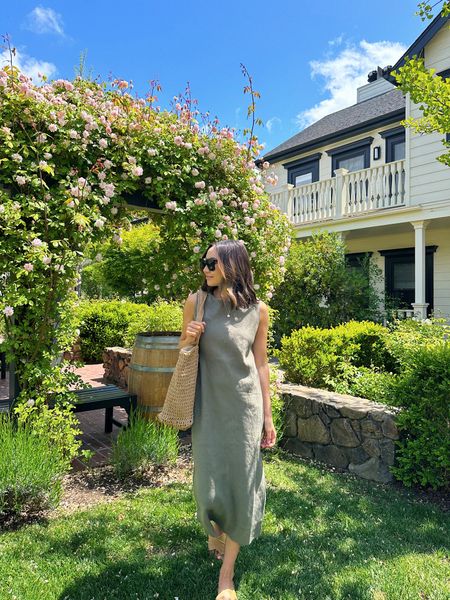 Spring/summer linen dress on major sale at Everlane! Wearing 0–limited sizes, final sale 

#LTKsalealert