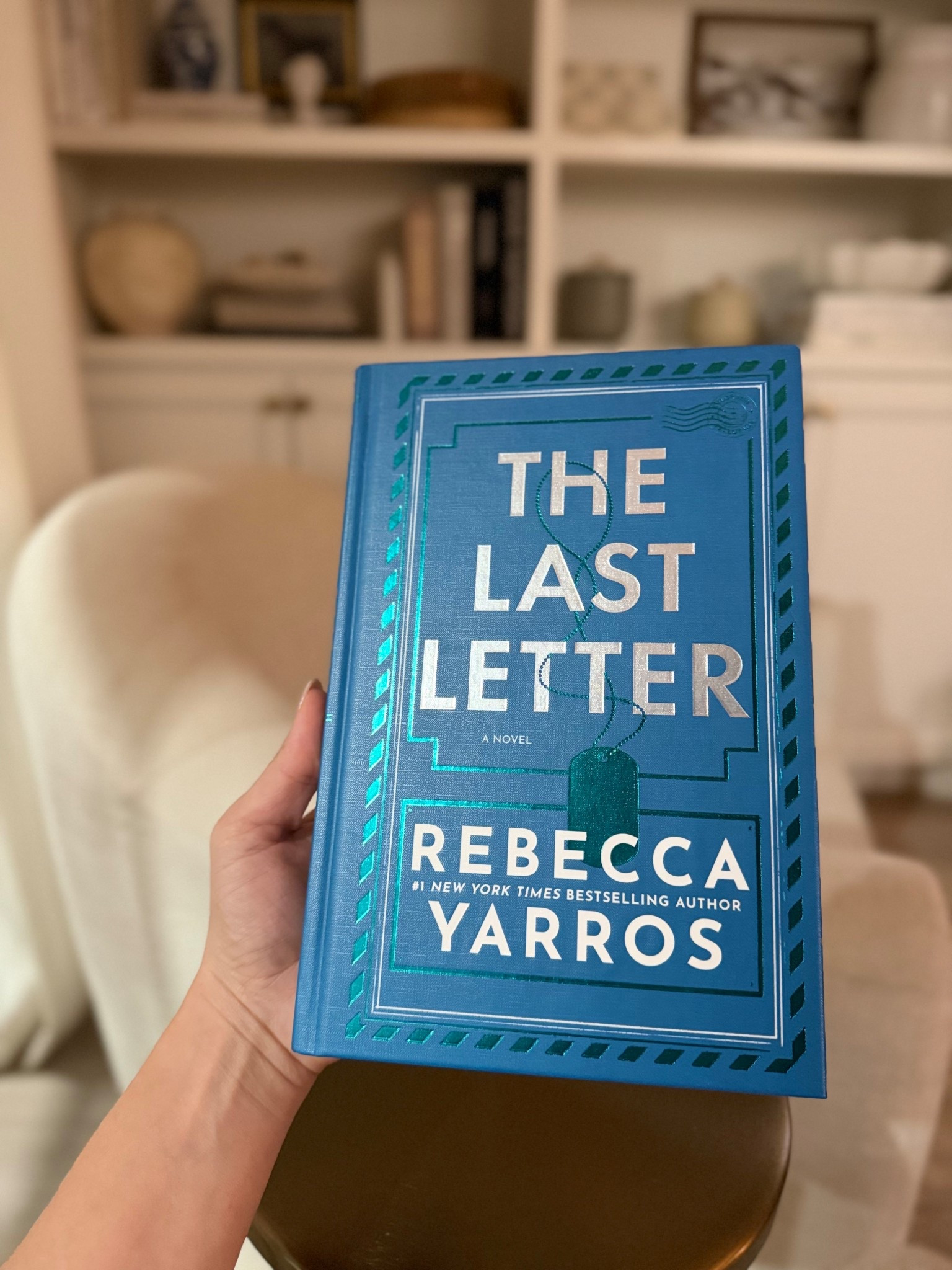 This book went viral on TikTok, so of course I bought it… already preparing to be emotionally wrecked 🥹📖