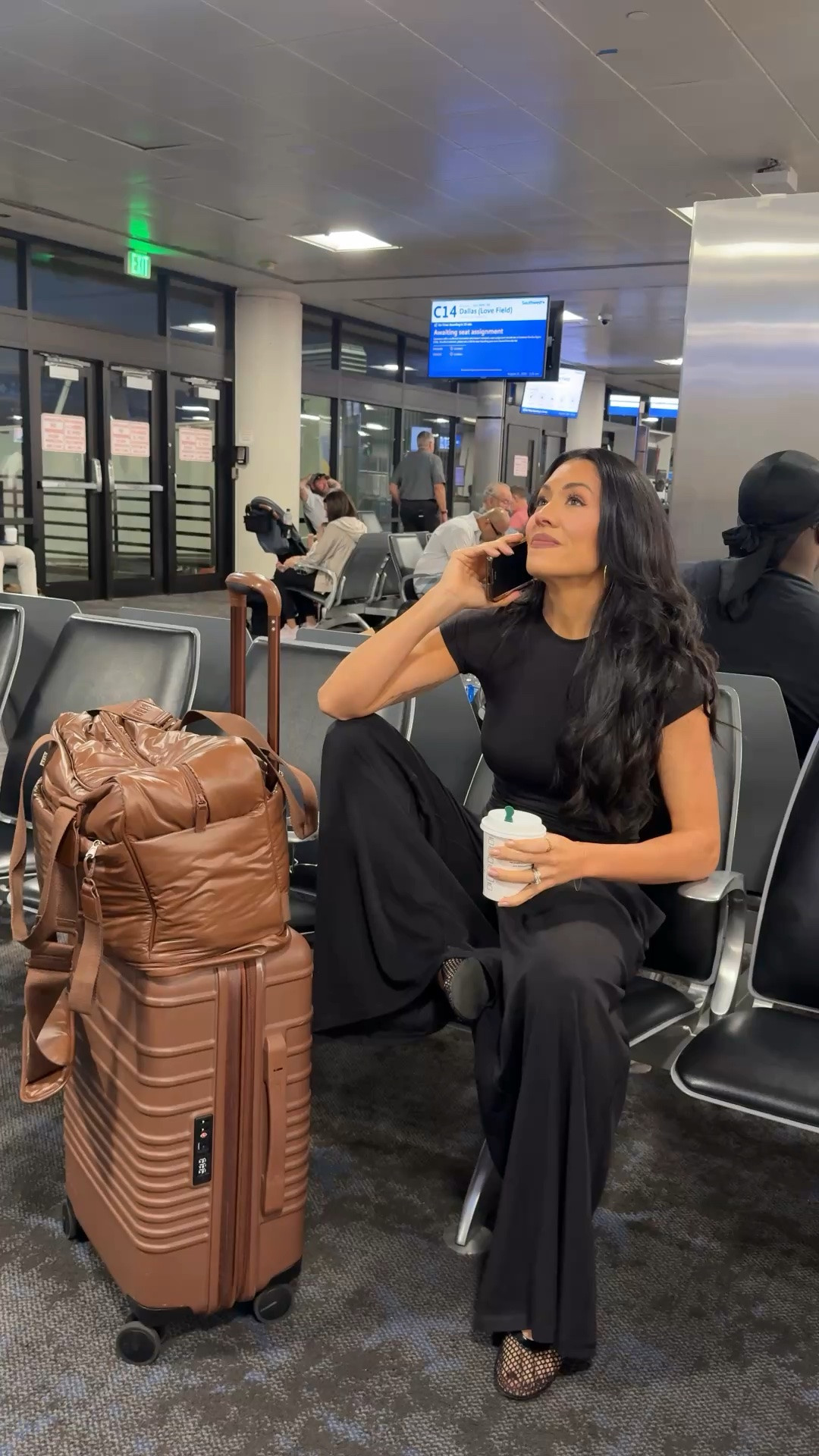LTKCON here I come! Sharing todays travel outfit 
@Aerie top size XS 
Aerie pants size XS 
@beistravel maple luggage

#LTKTravel #LTKCon #LTKdayinmylife